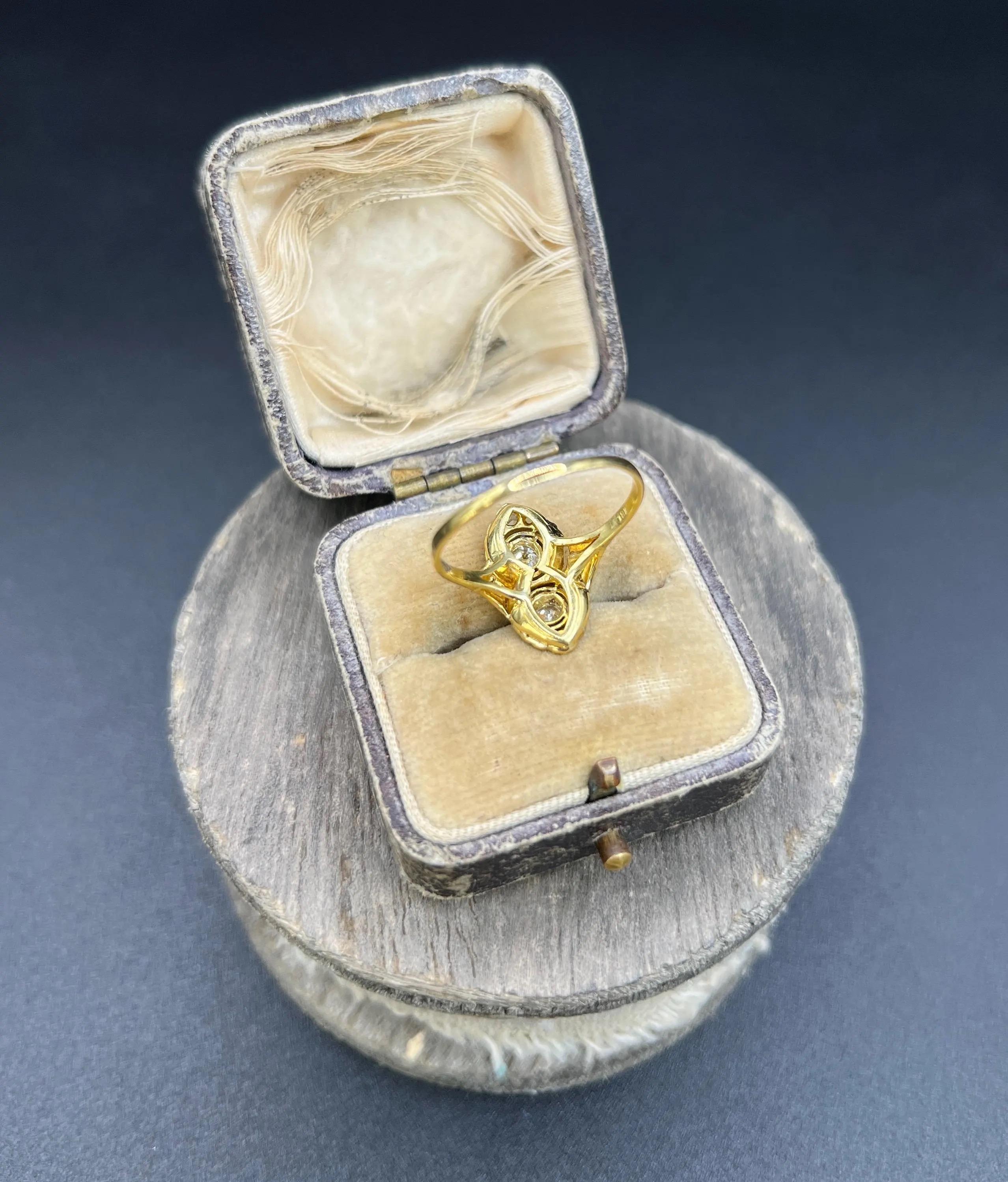 Bague ancienne en or 18ct et platine, art déco des années 1920, à double diamant et cible en vente 1