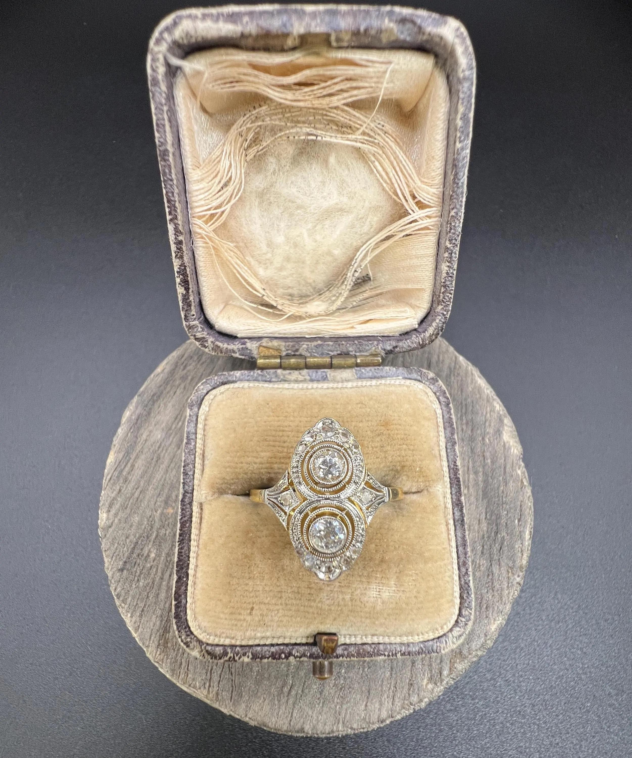 Bague ancienne en or 18ct et platine, art déco des années 1920, à double diamant et cible en vente 2