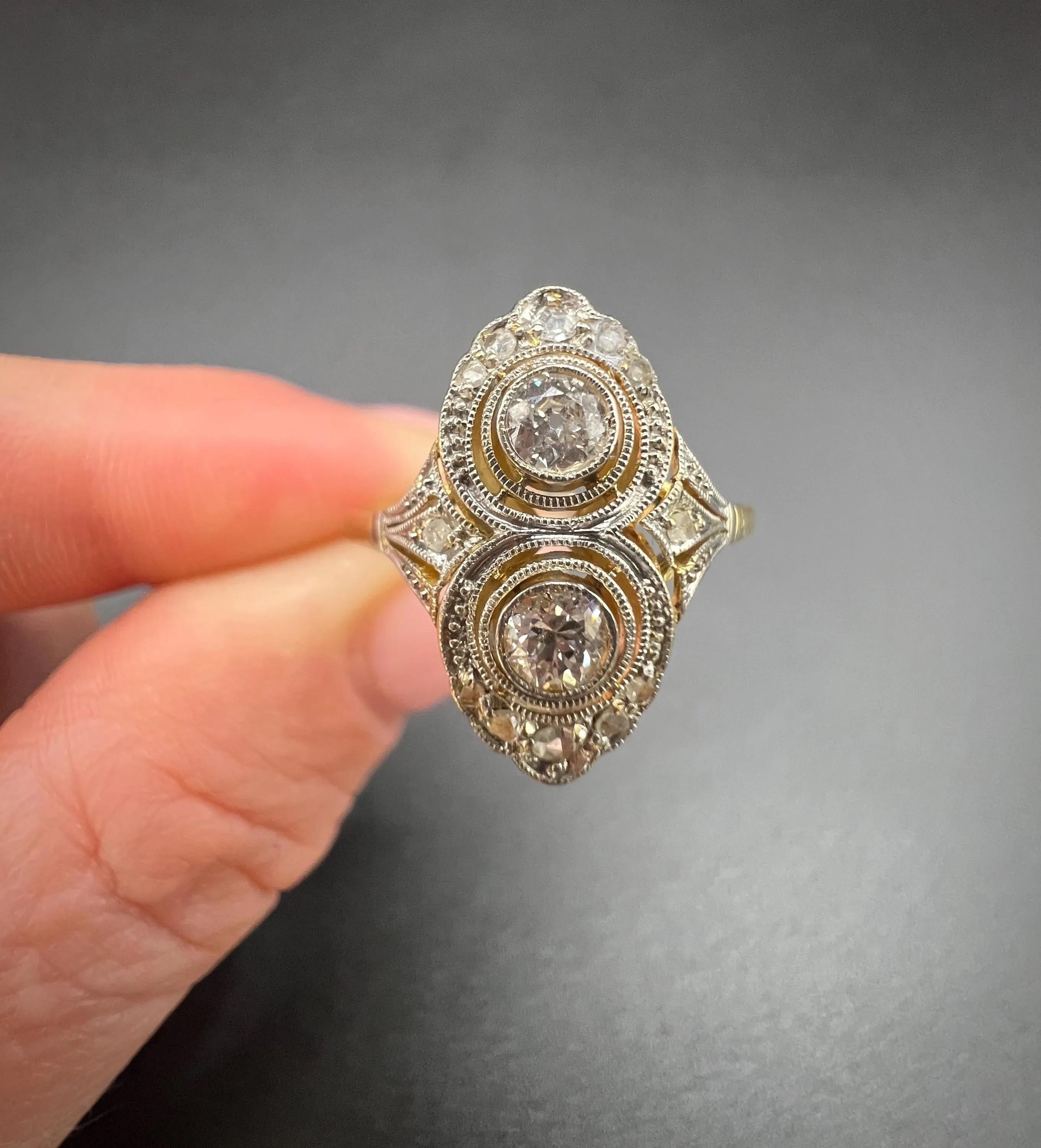 Bague ancienne en or 18ct et platine, art déco des années 1920, à double diamant et cible en vente 3