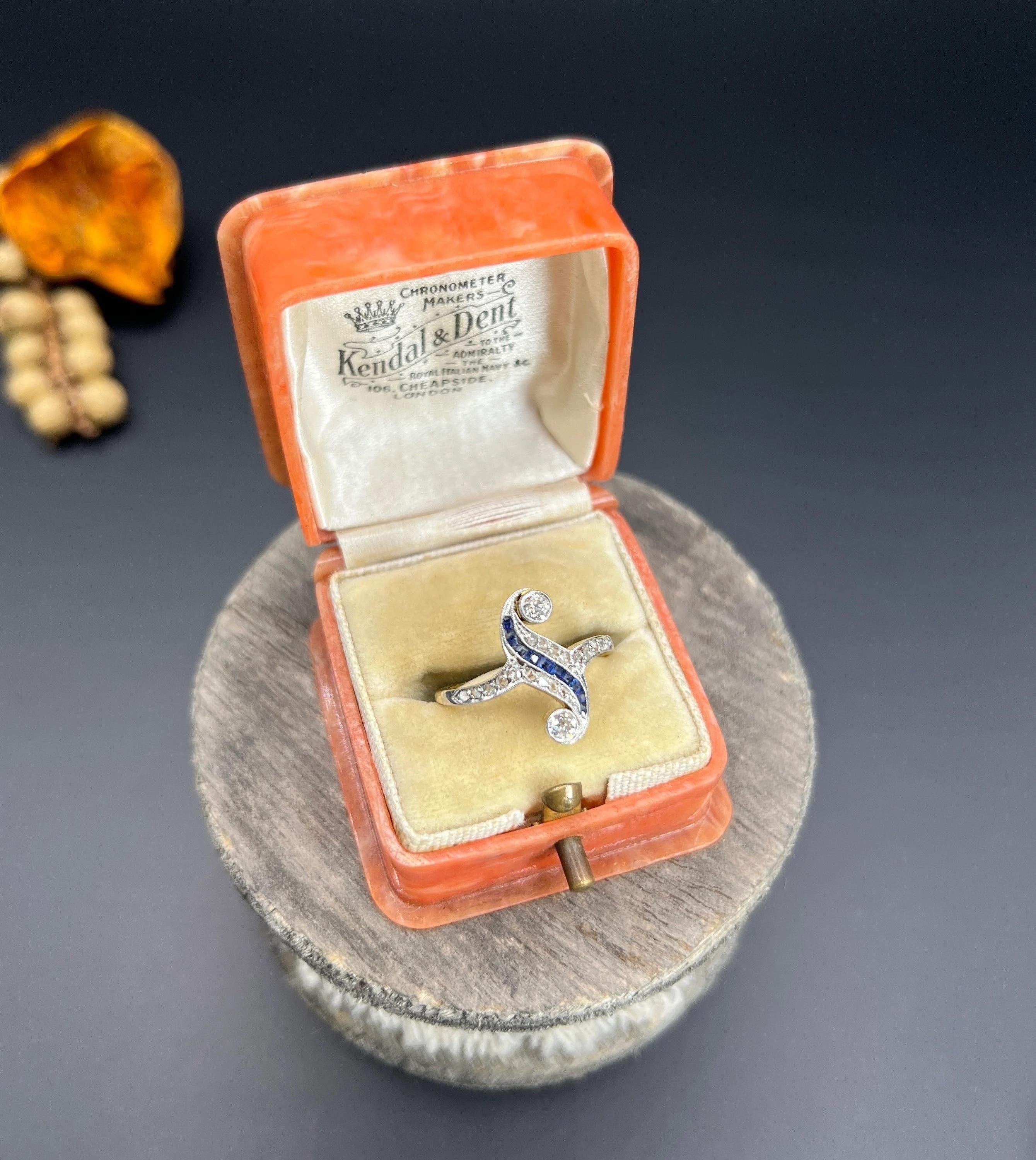 Women's or Men's Antique 18ct Gold & Platinum 1920s Art Deco Sapphire Diamond Swirl Ring For Sale