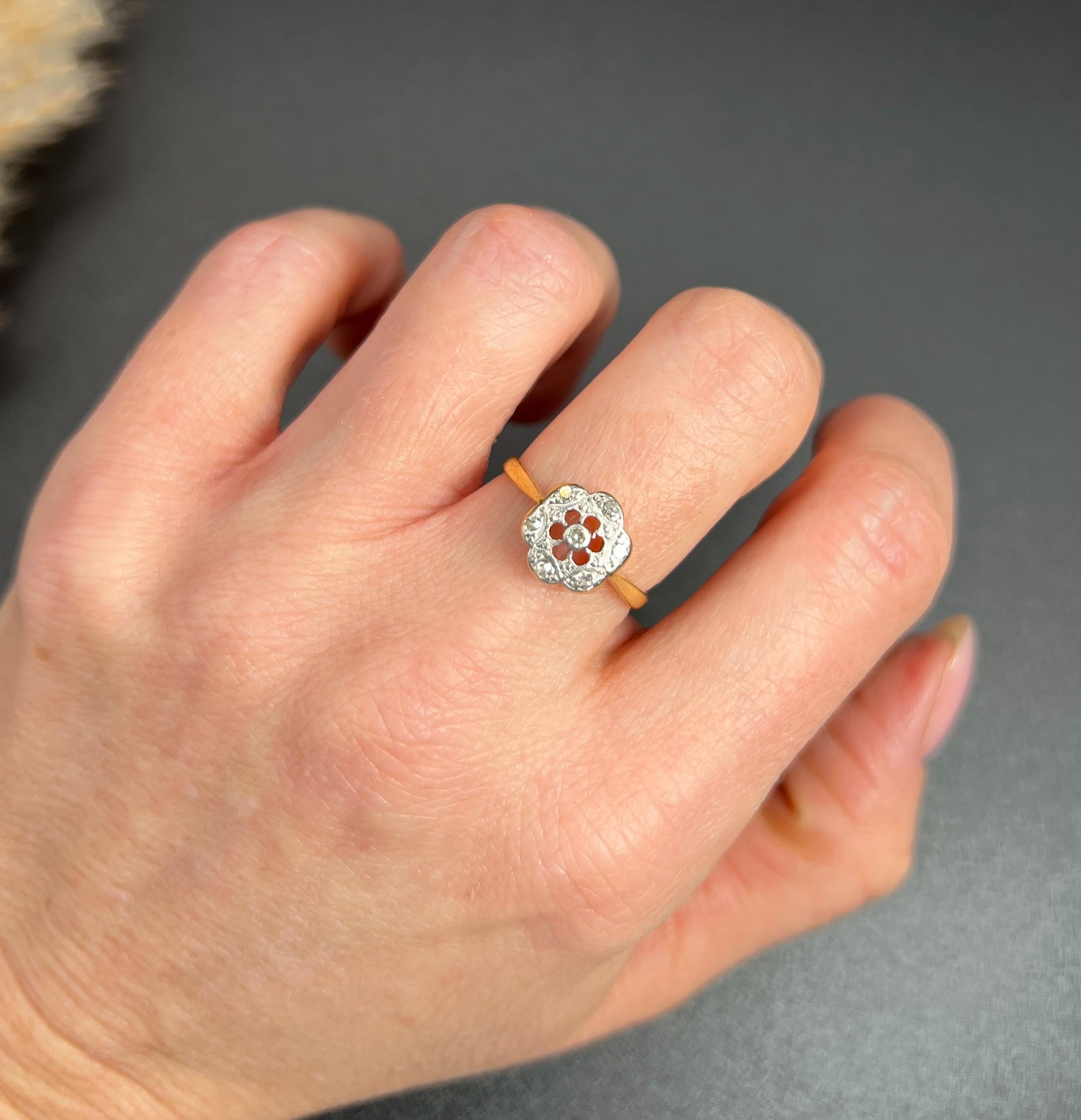 Old European Cut Antique 18ct Gold & Platinum, 1920s Diamond Daisy Illusion Ring For Sale