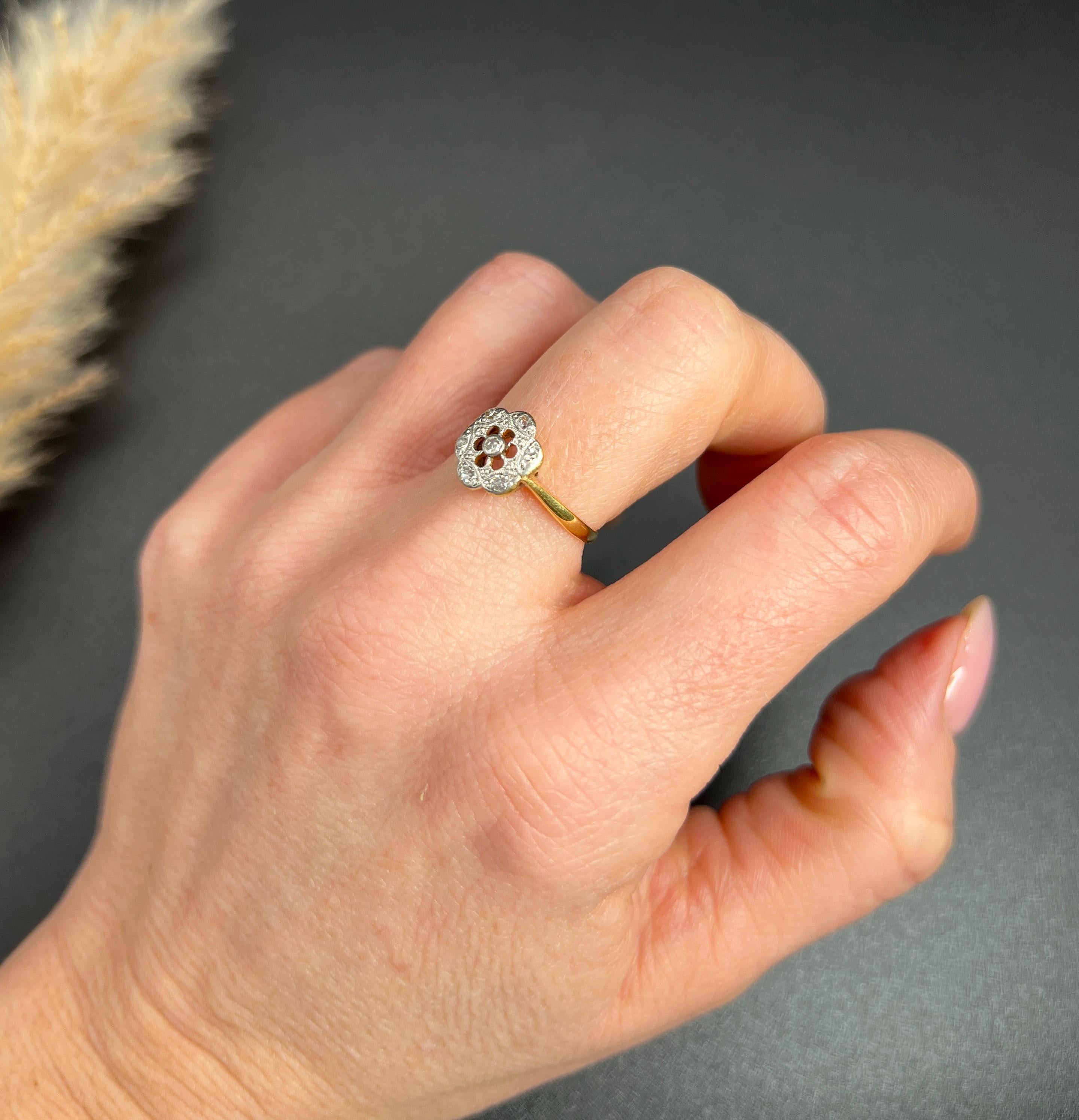 Antique 18ct Gold & Platinum, 1920s Diamond Daisy Illusion Ring For Sale 1