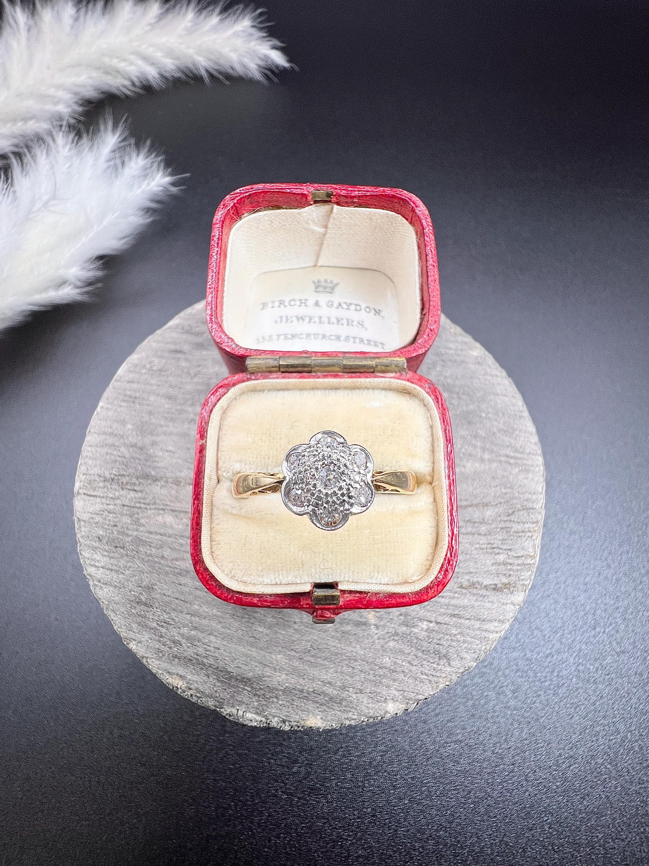 Antique 18ct Gold & Platinum, 1920s Diamond Daisy Ring 6