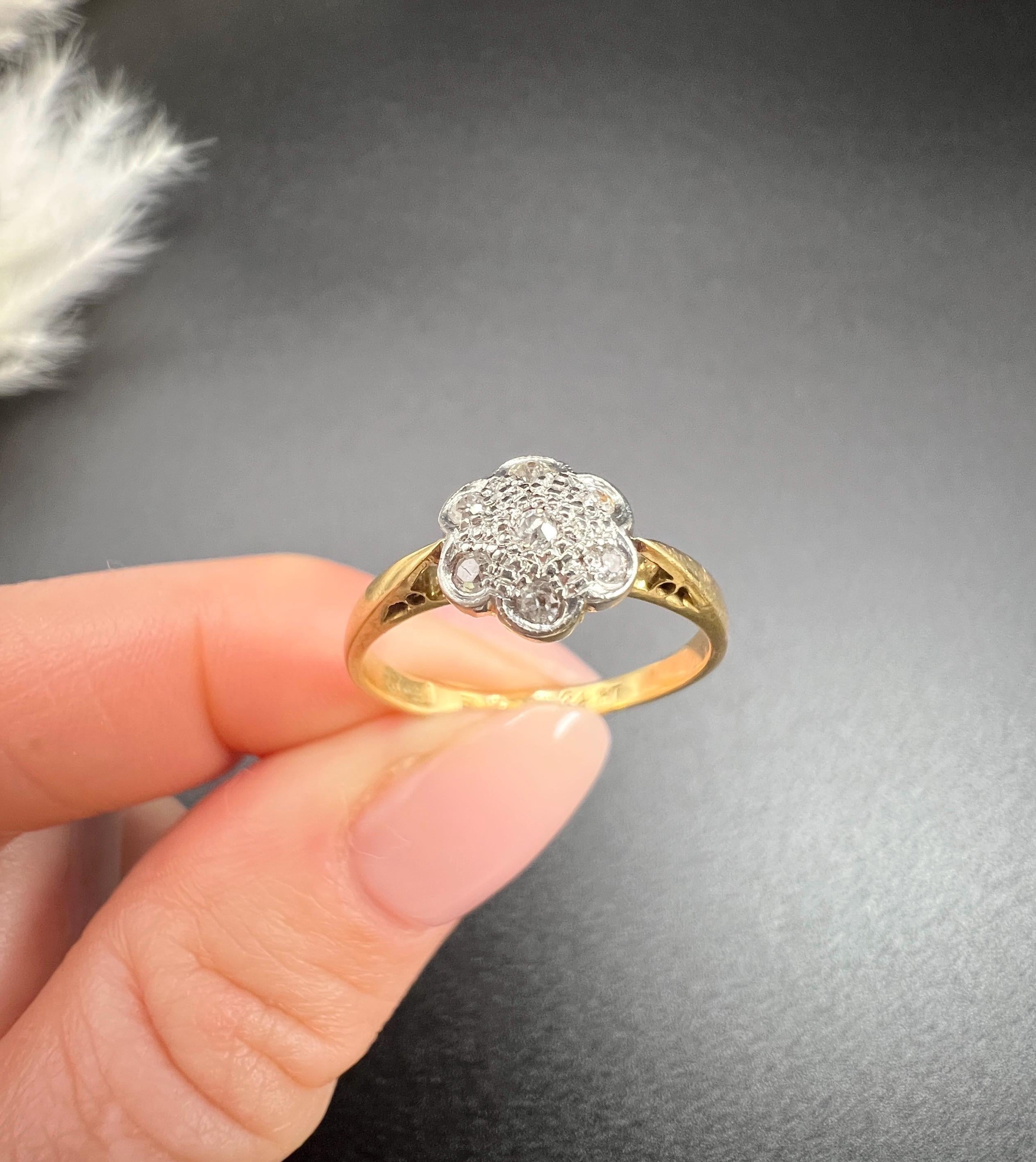 Brilliant Cut Antique 18ct Gold & Platinum, 1920s Diamond Daisy Ring