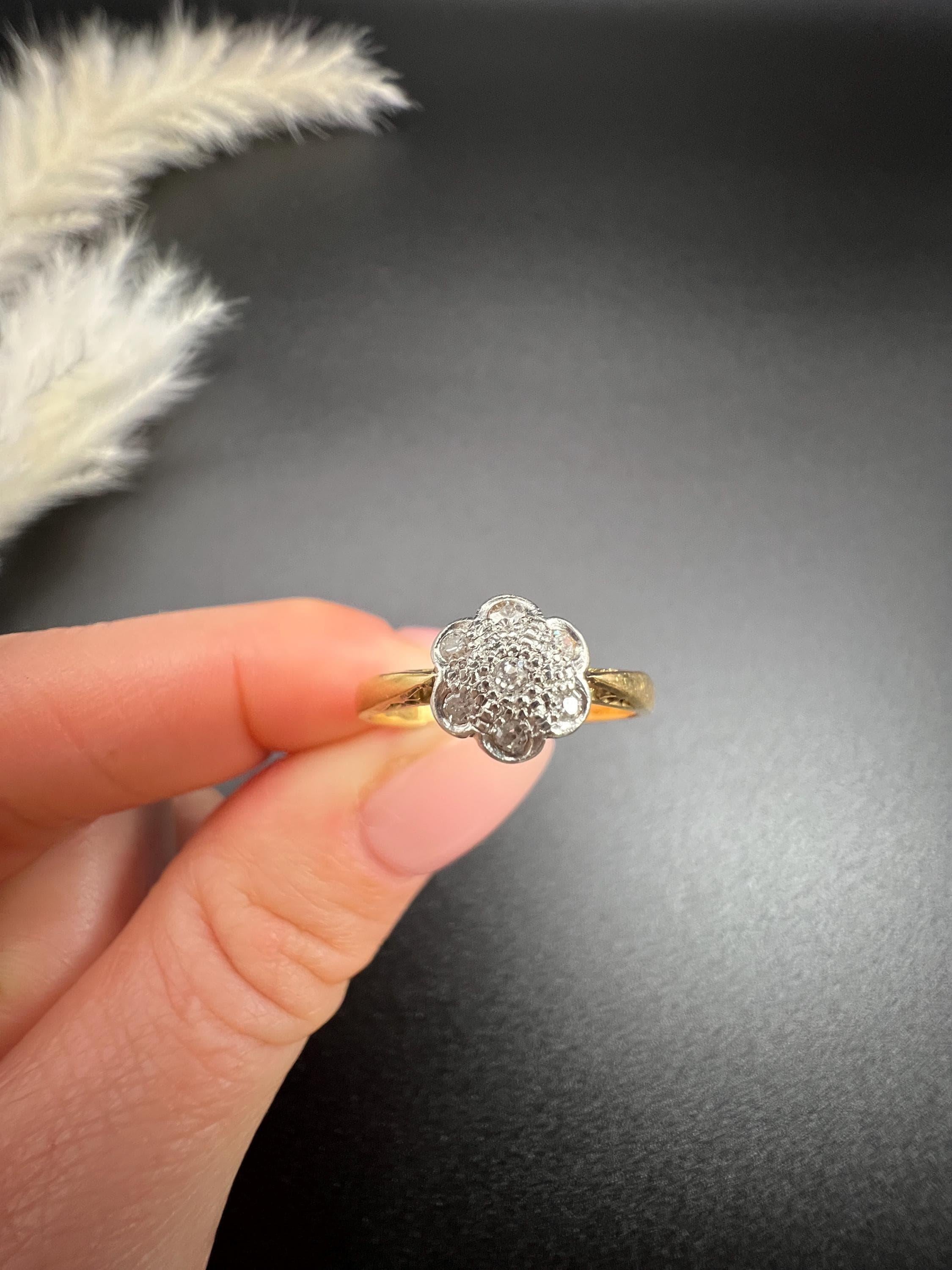 Women's or Men's Antique 18ct Gold & Platinum, 1920s Diamond Daisy Ring