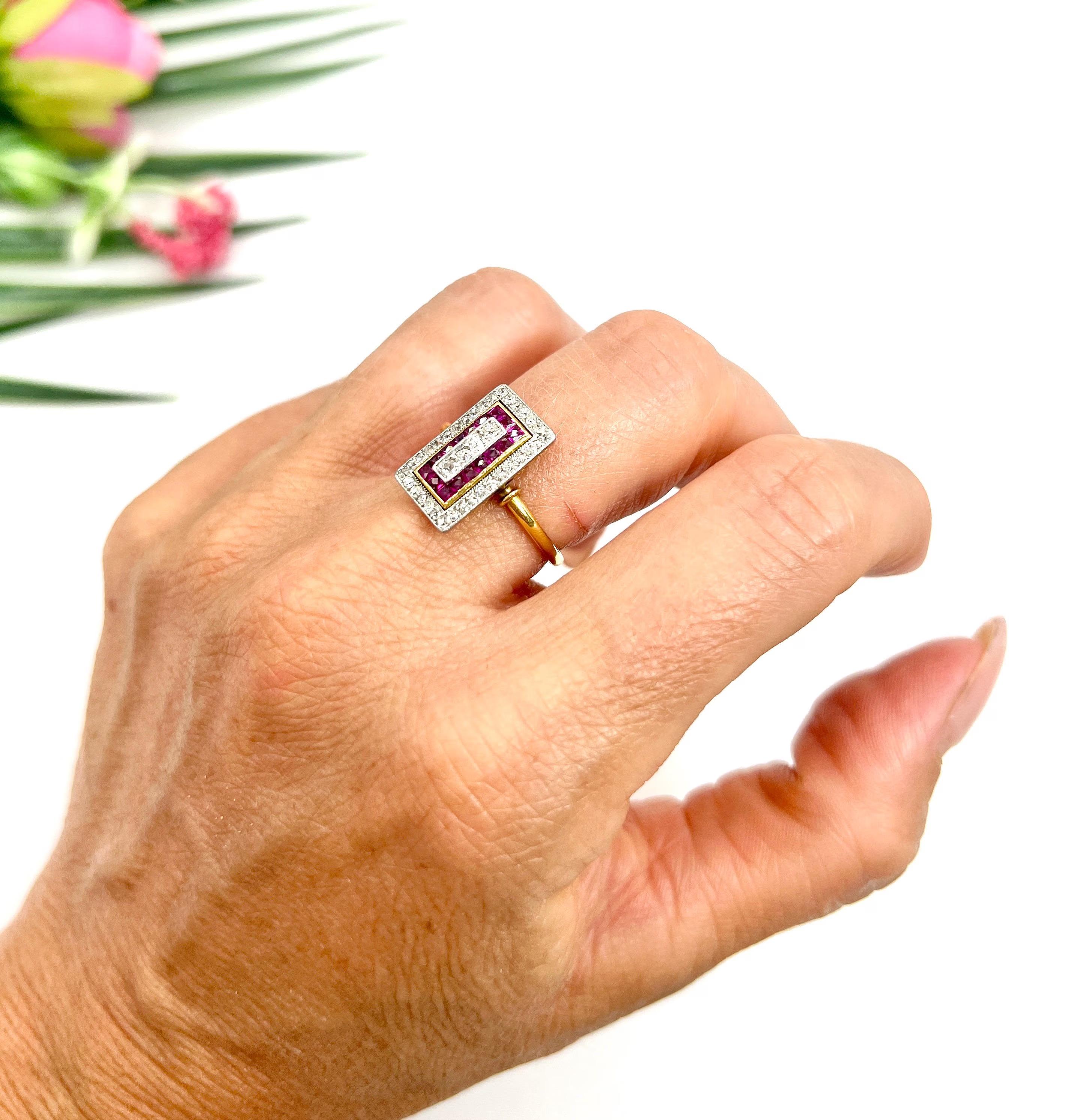 Antiker 18-karätiger Gold- und Platinring aus den 1920er Jahren, Original Art Deco Rubin- und Diamantring für Damen oder Herren im Angebot