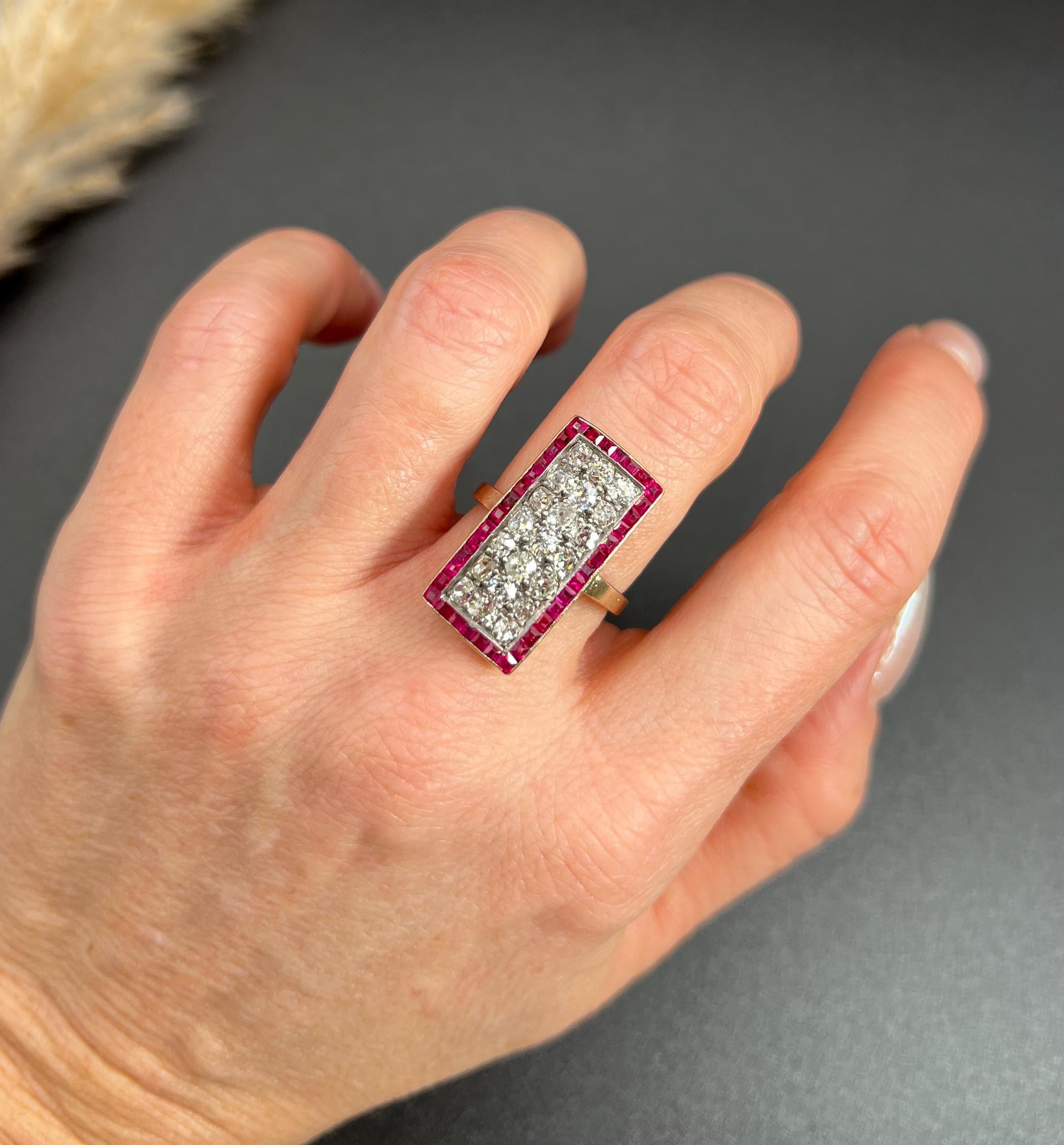Antiker 18 Karat Gold & Platin 1920er Jahre Original Art Deco Rubin & Diamant Plakette Ring für Damen oder Herren im Angebot