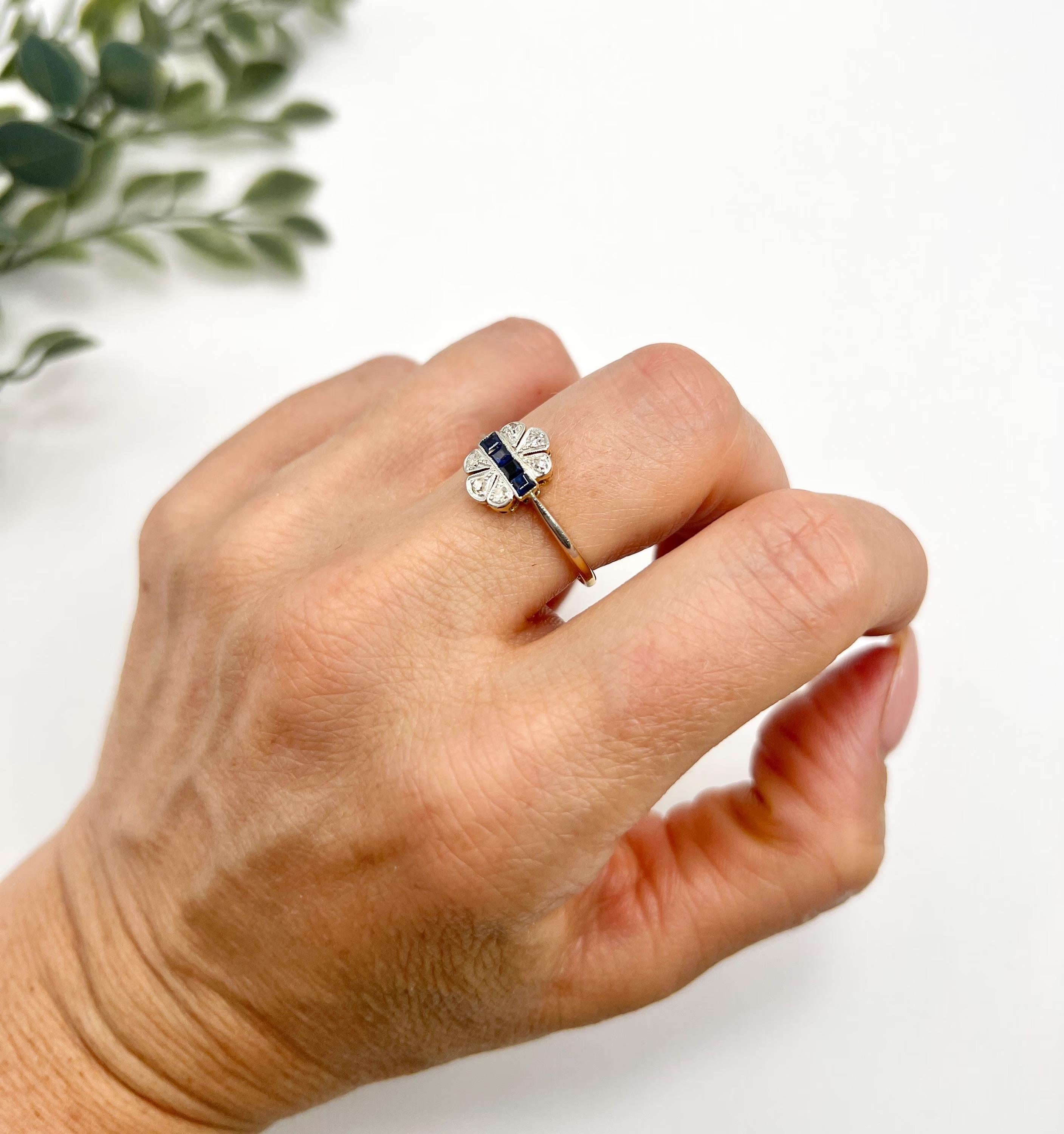 Art Déco Antico anello in oro 18ct e platino, originale Art Deco degli anni '20 con zaffiro e diamante in vendita