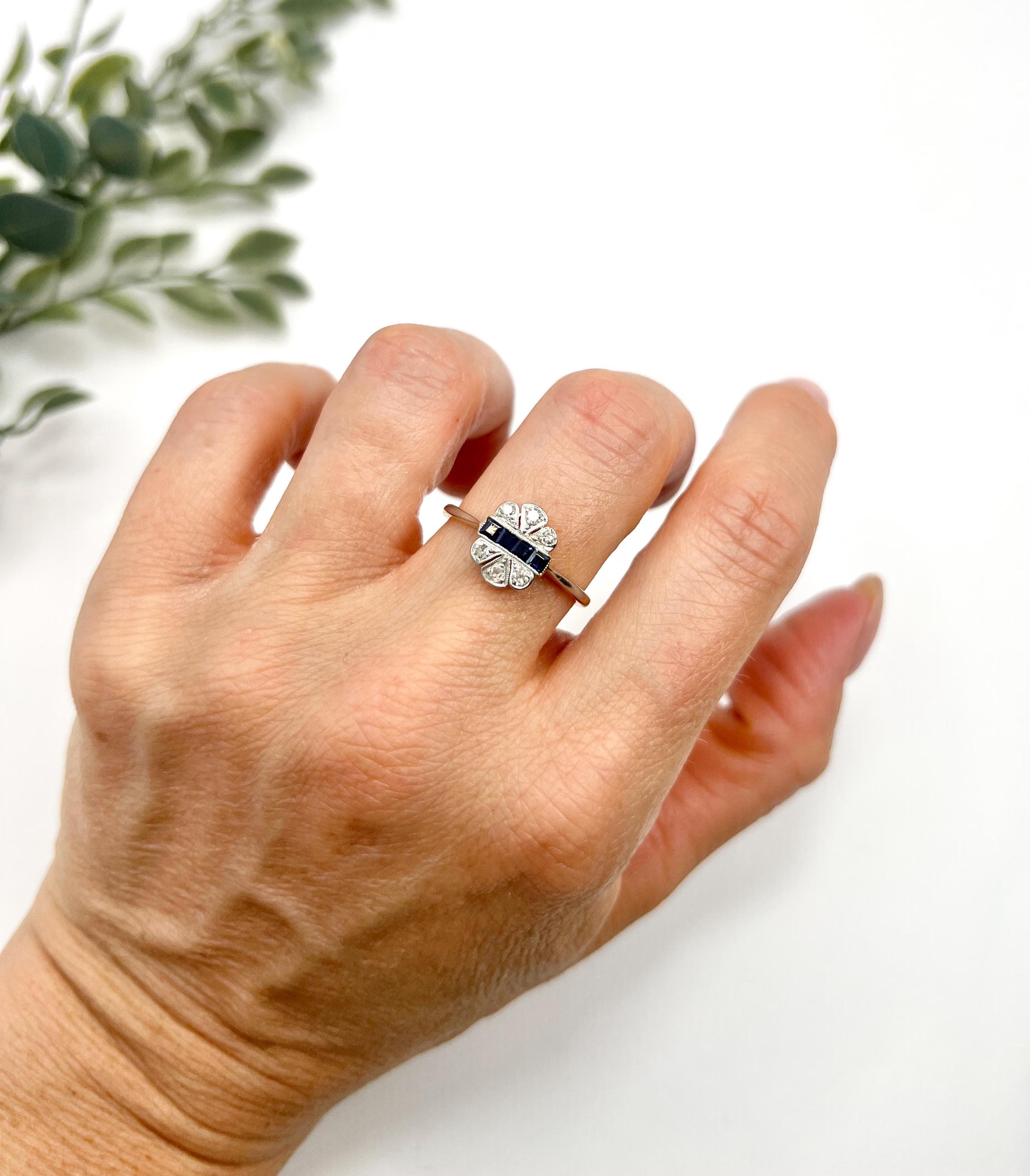 Taglio misto Antico anello in oro 18ct e platino, originale Art Deco degli anni '20 con zaffiro e diamante in vendita
