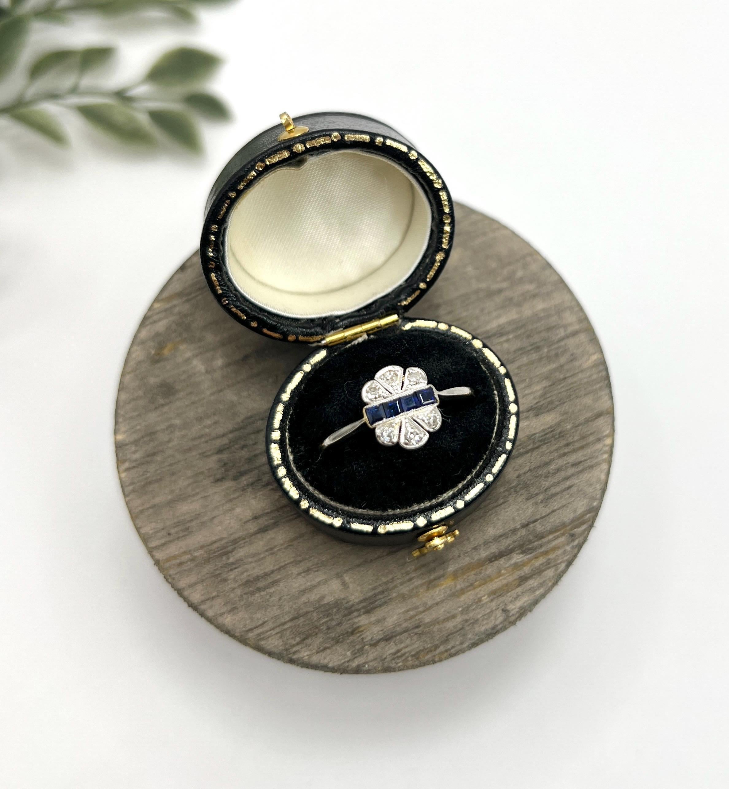 Antico anello in oro 18ct e platino, originale Art Deco degli anni '20 con zaffiro e diamante In condizioni buone in vendita a Brighton, GB