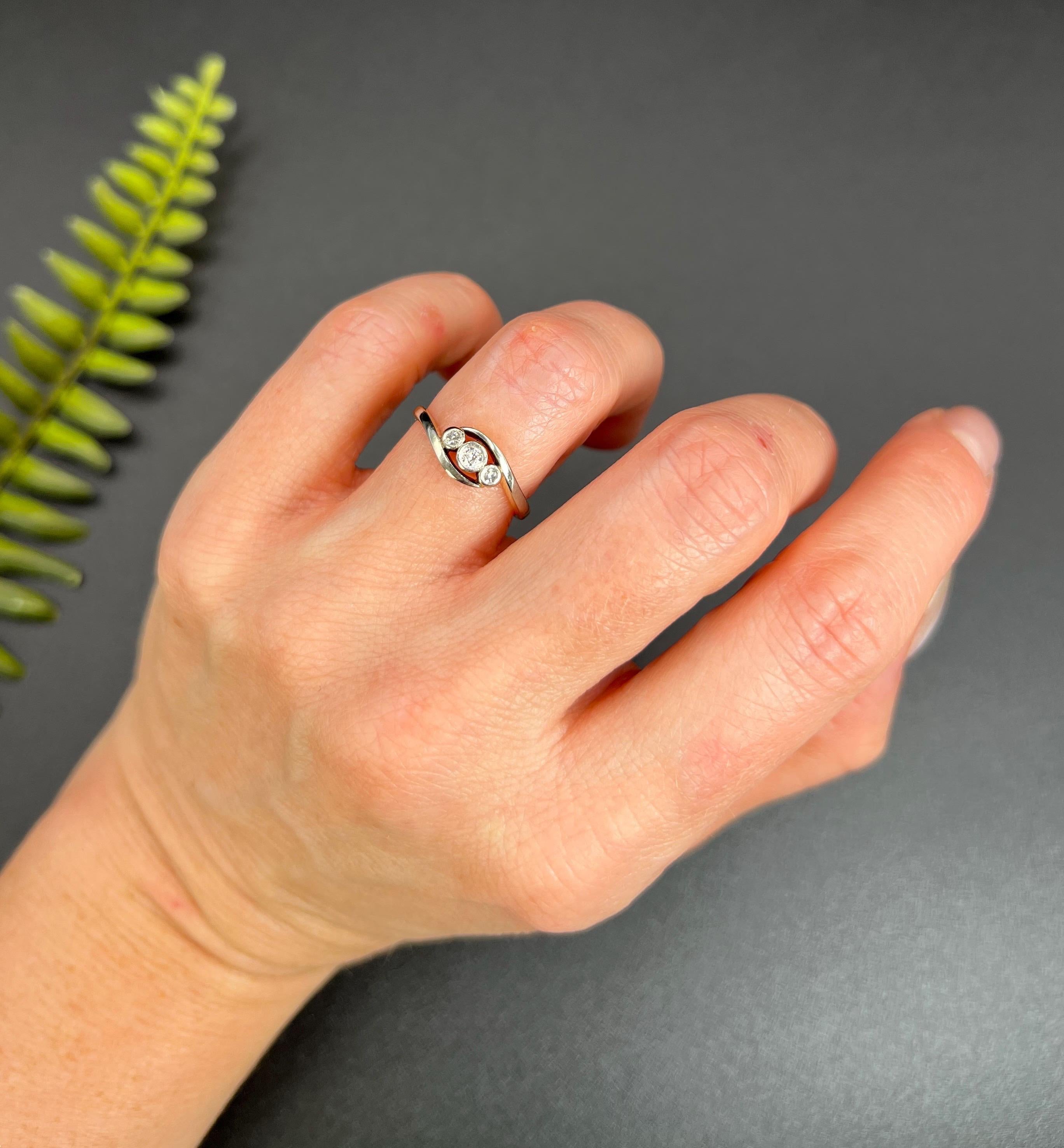 Antique Diamond Ring 

18ct Yellow Gold & Platinum

Circa 1920s

Makers Mark H G 

This exquisite ring showcases a captivating trilogy design featuring three brilliant natural diamonds elegantly set in a crossover arrangement. The diamonds are