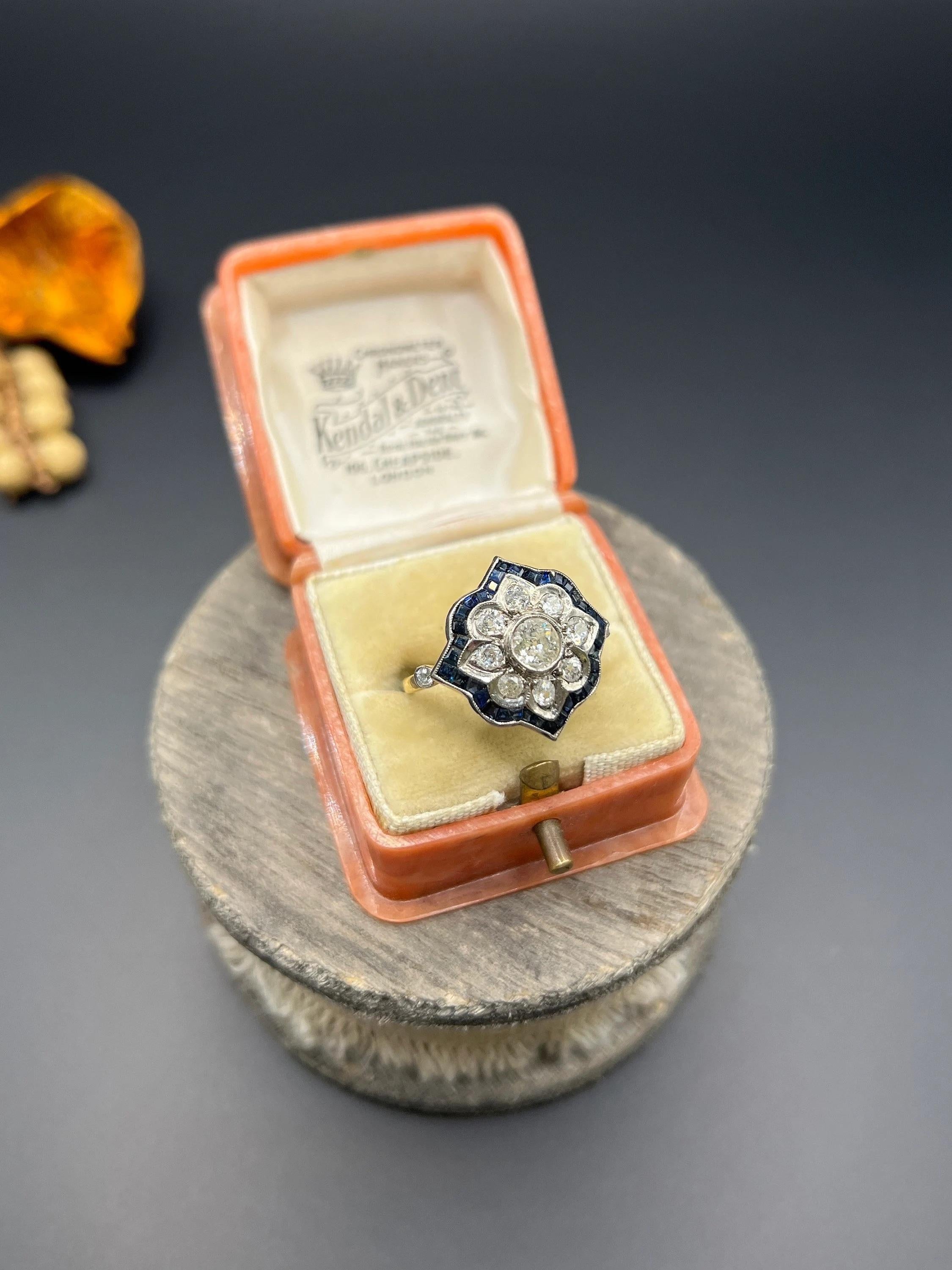 Antique 18ct Gold & Platinum, 1940s Flower Design Sapphire Diamond Ring For Sale 5