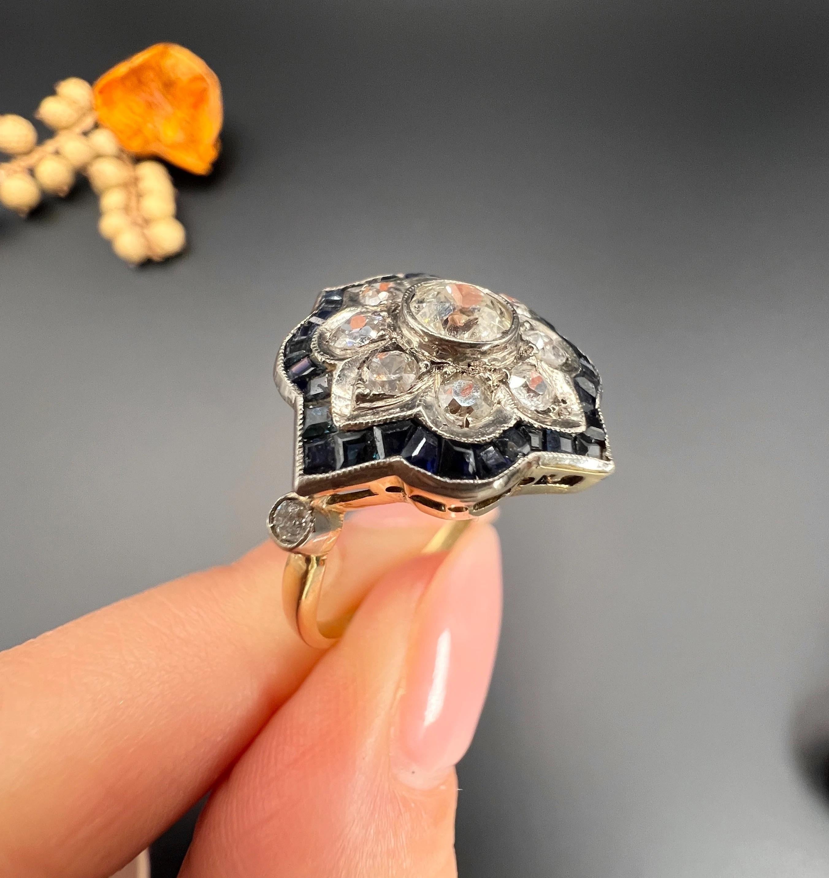 Antique 18ct Gold & Platinum, 1940s Flower Design Sapphire Diamond Ring For Sale 1