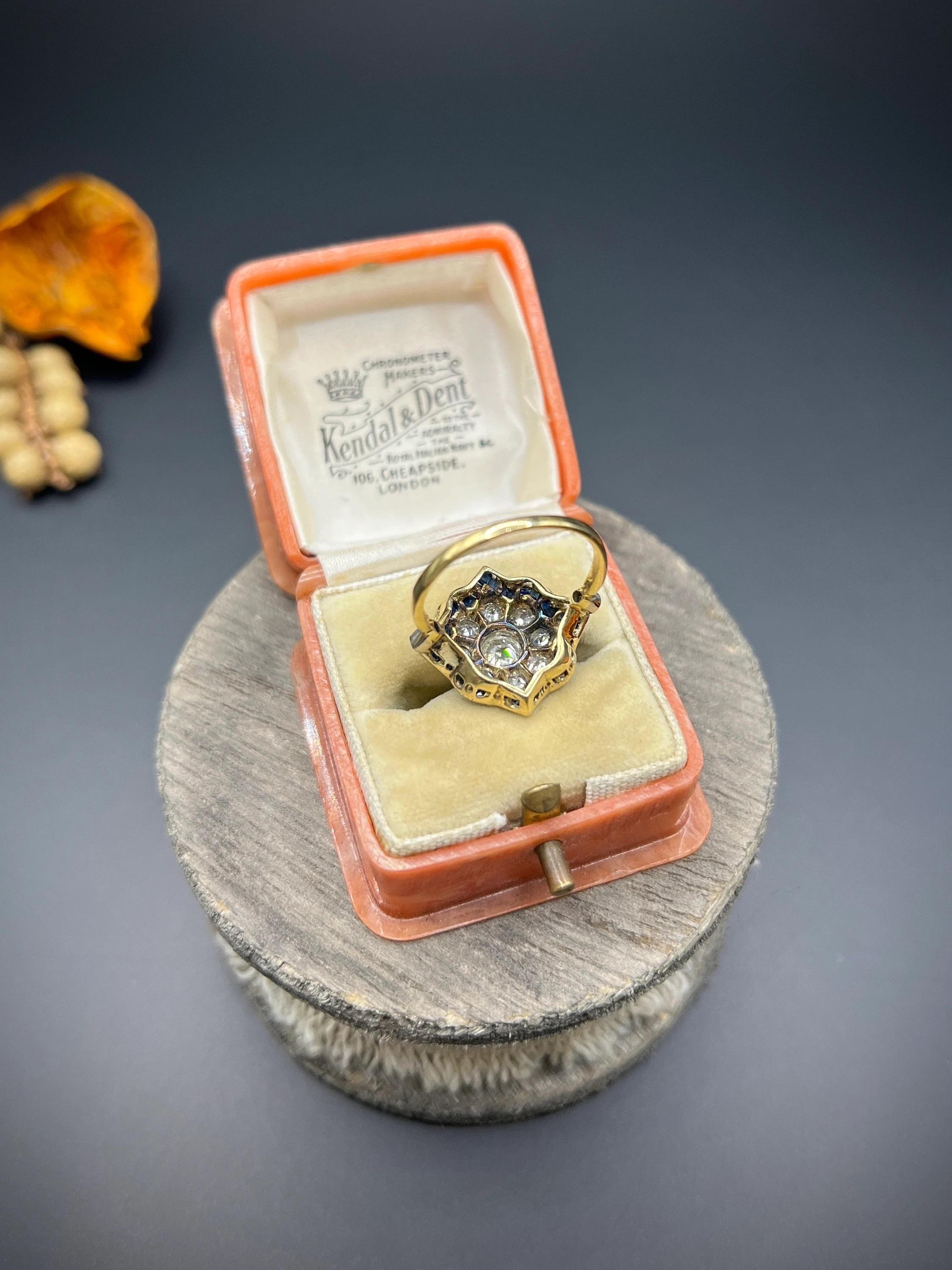 Antique 18ct Gold & Platinum, 1940s Flower Design Sapphire Diamond Ring For Sale 4