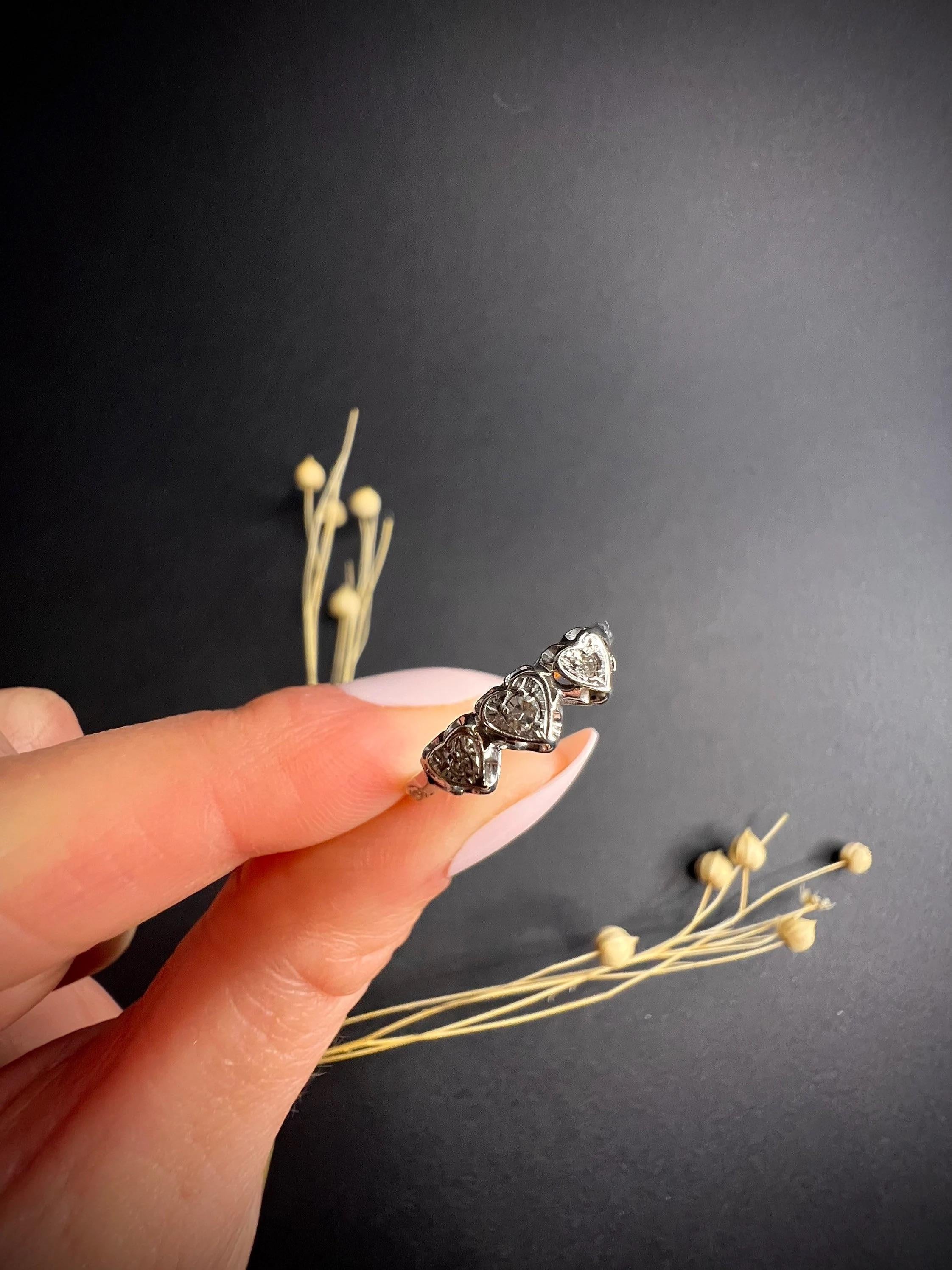 Antique 18ct Gold & Platinum 3 Stone Diamond Heart Illusion Engagement Ring For Sale 4