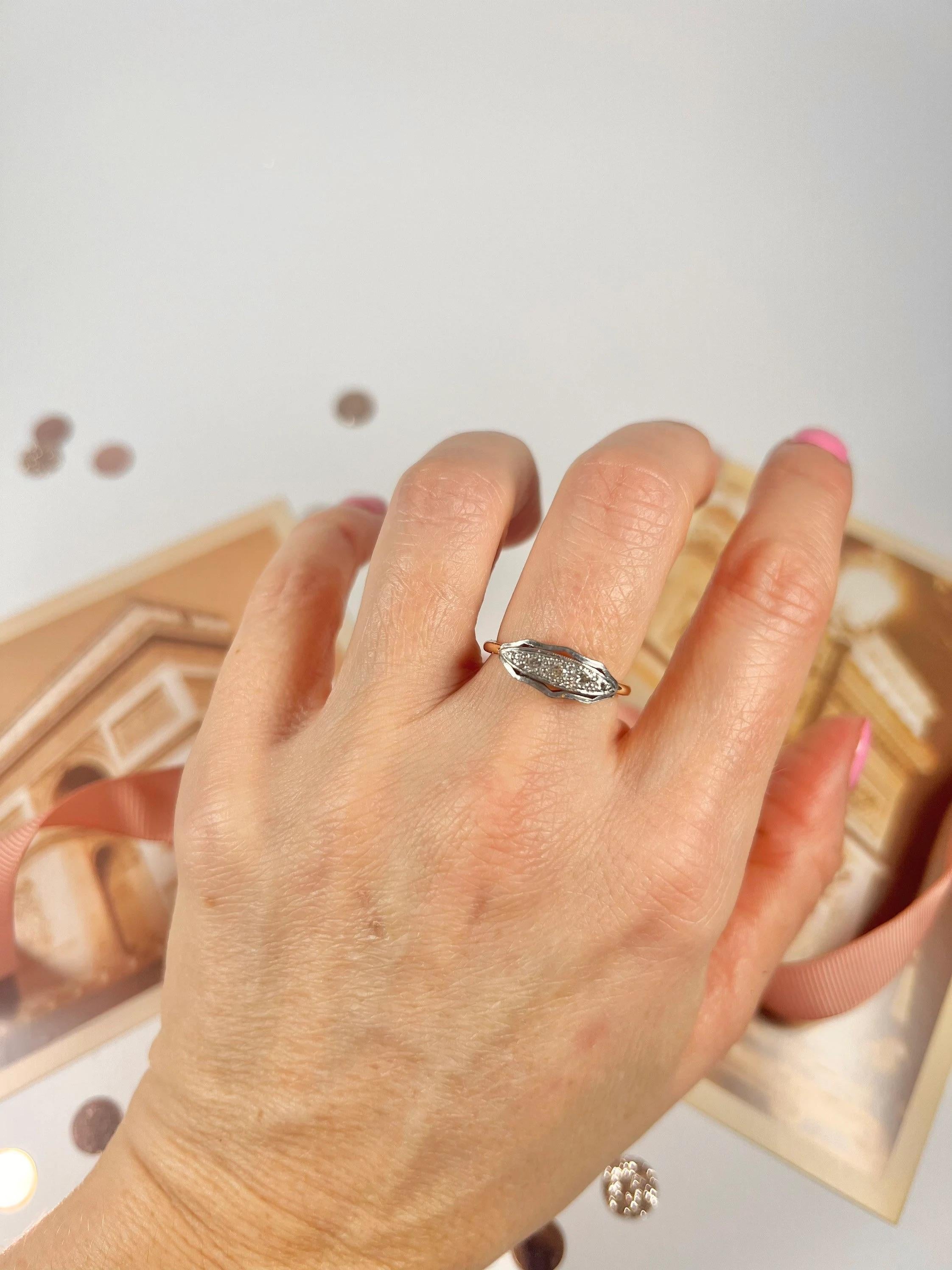 Women's or Men's Antique 18ct Gold & Platinum 5 Stone Illusion Diamond Ring For Sale