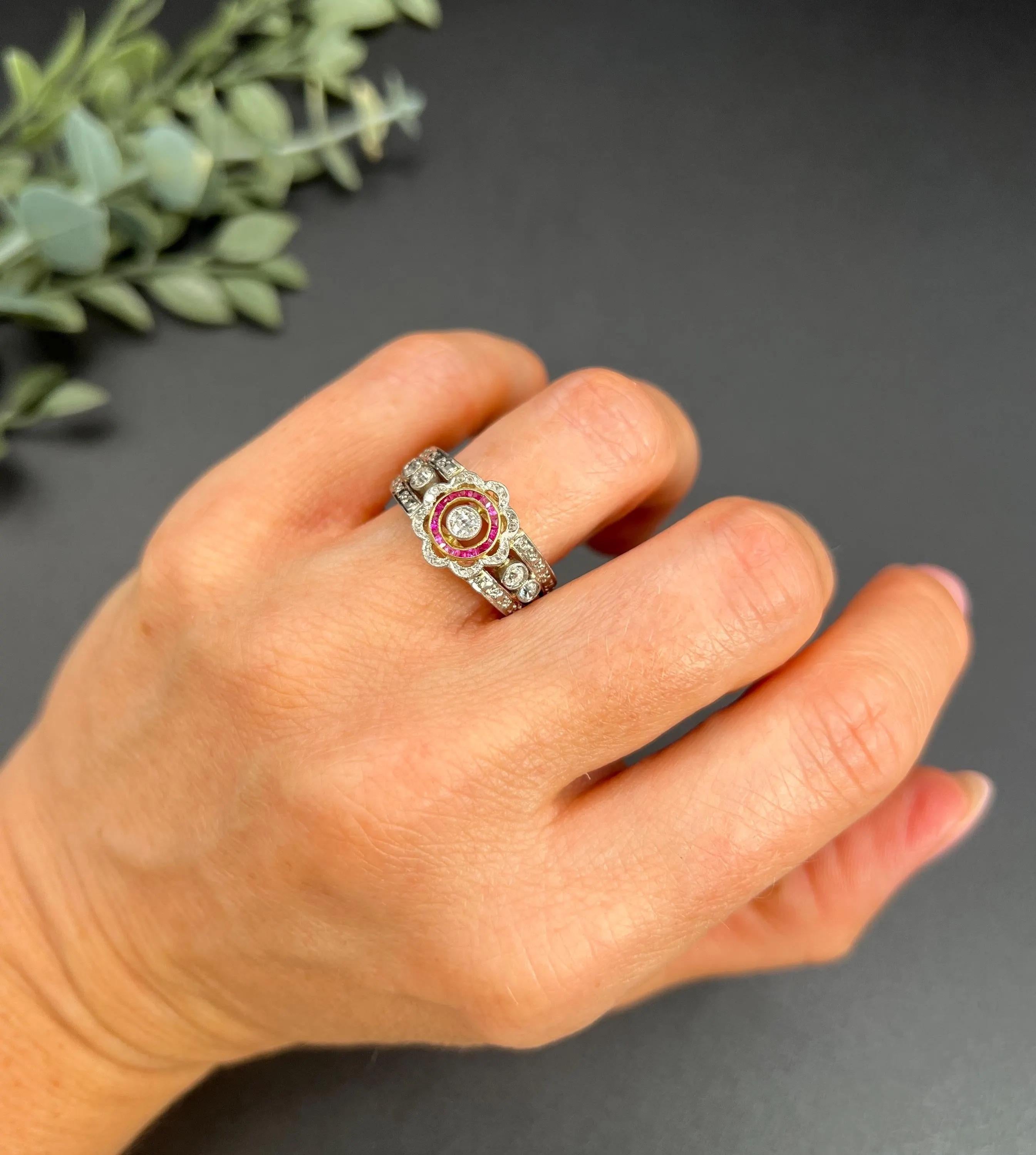 Antiguo Anillo de Oro de 18 ct y Platino, Art Decó de Rubí Calibrado y Diamante Margarita Corte mixto en venta