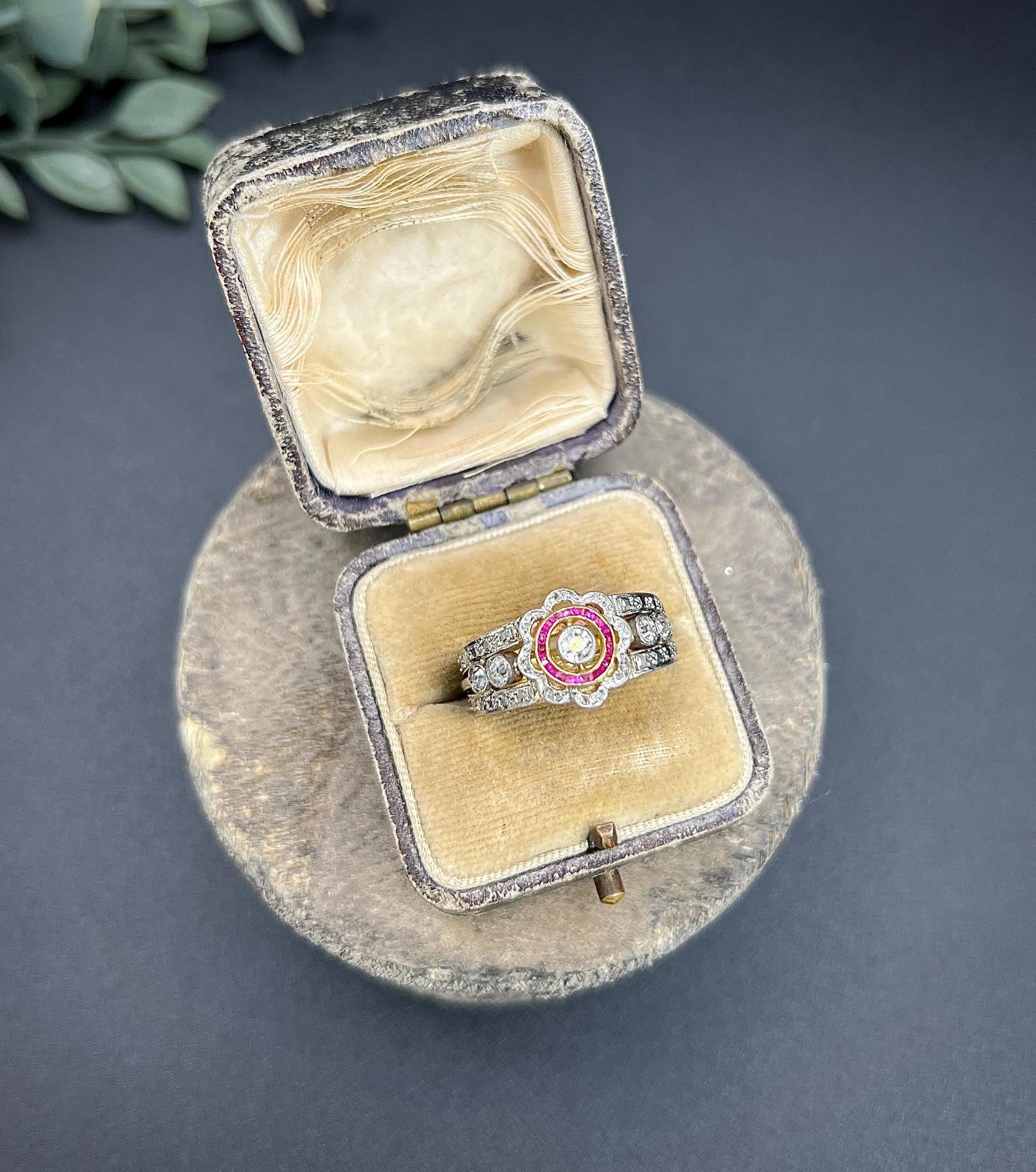 Antiguo Anillo de Oro de 18 ct y Platino, Art Decó de Rubí Calibrado y Diamante Margarita en venta 4