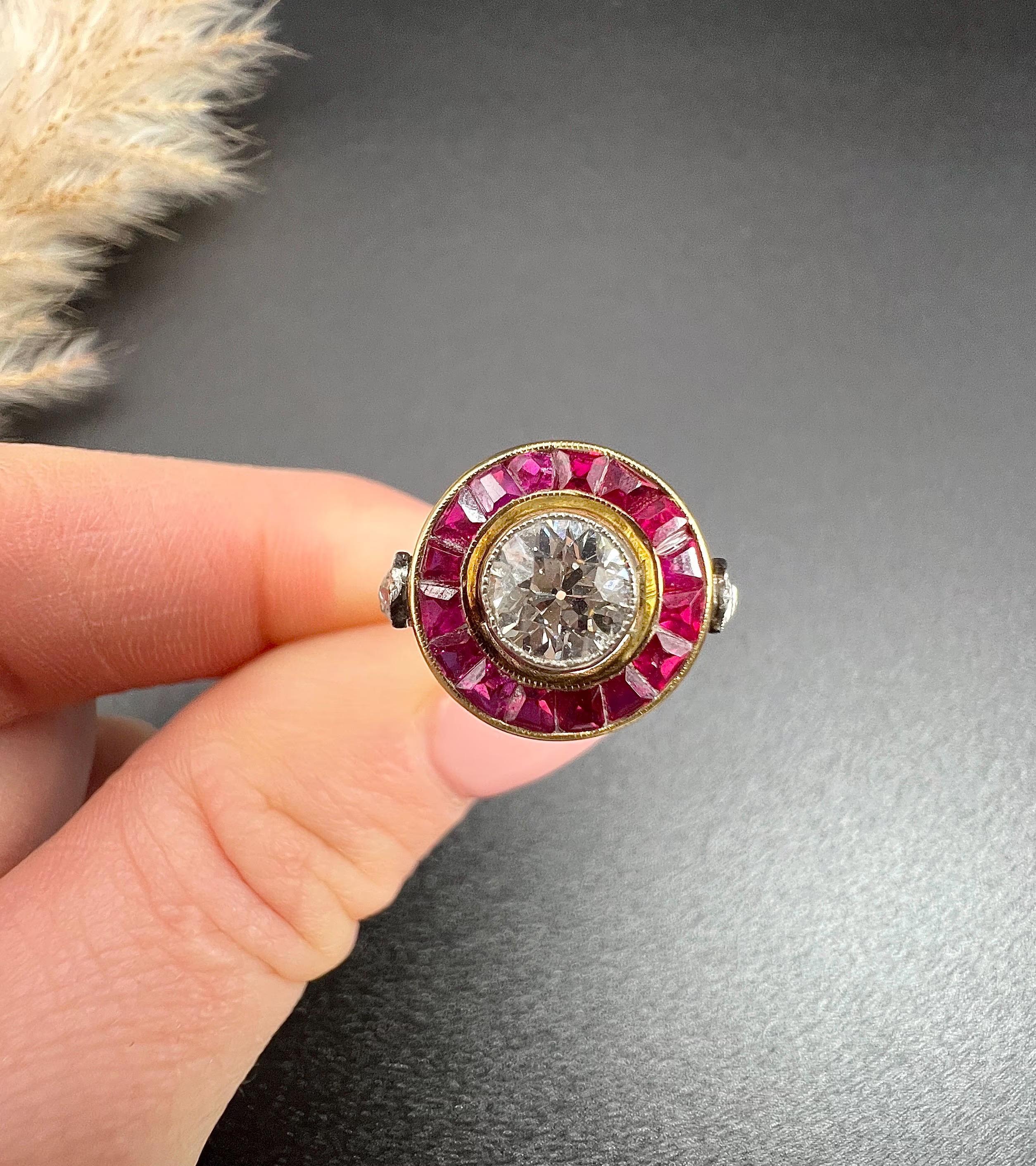 Antique 18ct Gold & Platinum, Art Deco Calibrated Ruby and Diamond Target Ring In Good Condition For Sale In Brighton, GB