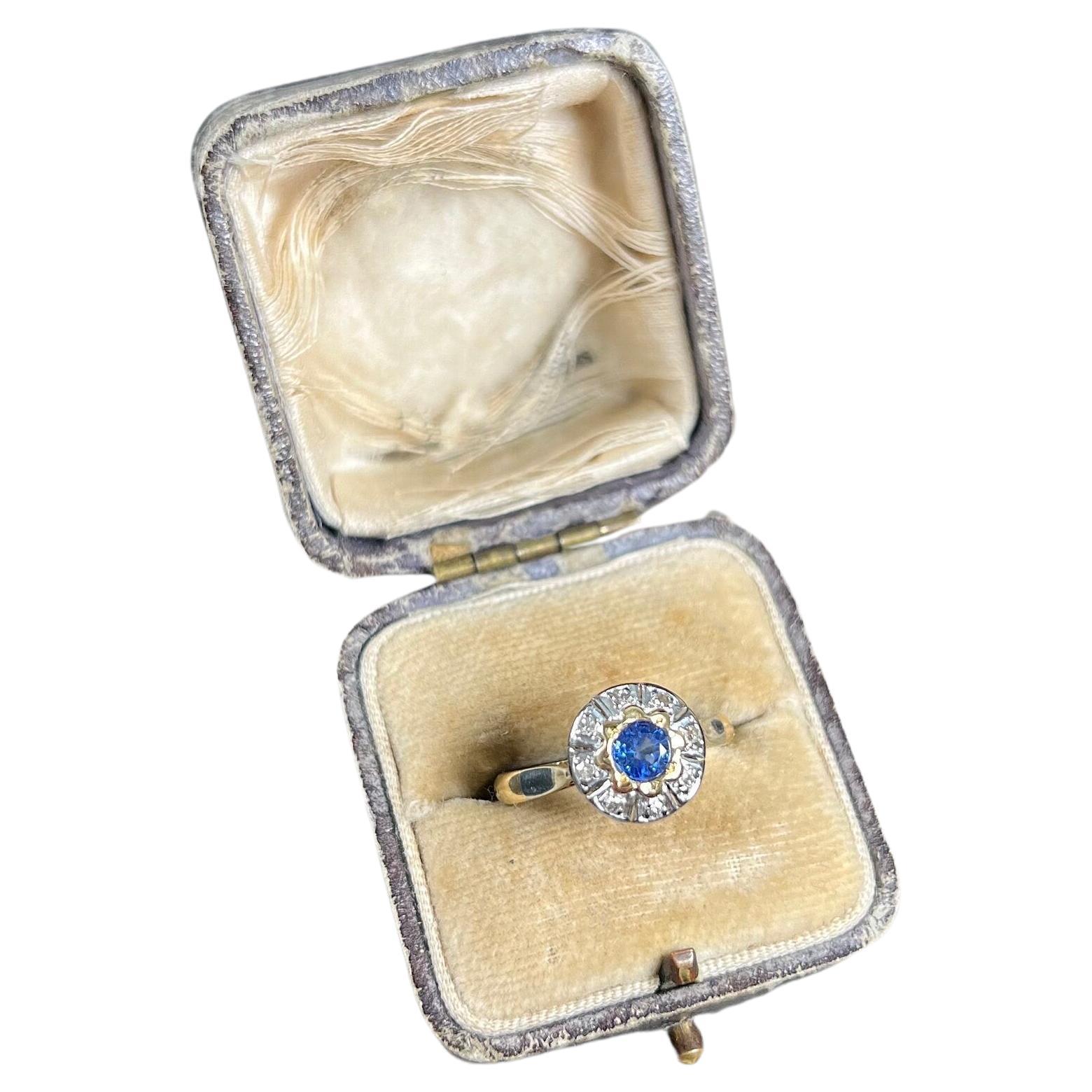 Bague grappe Art déco ancienne en or 18 carats et platine, saphirs et diamants marguerite en vente