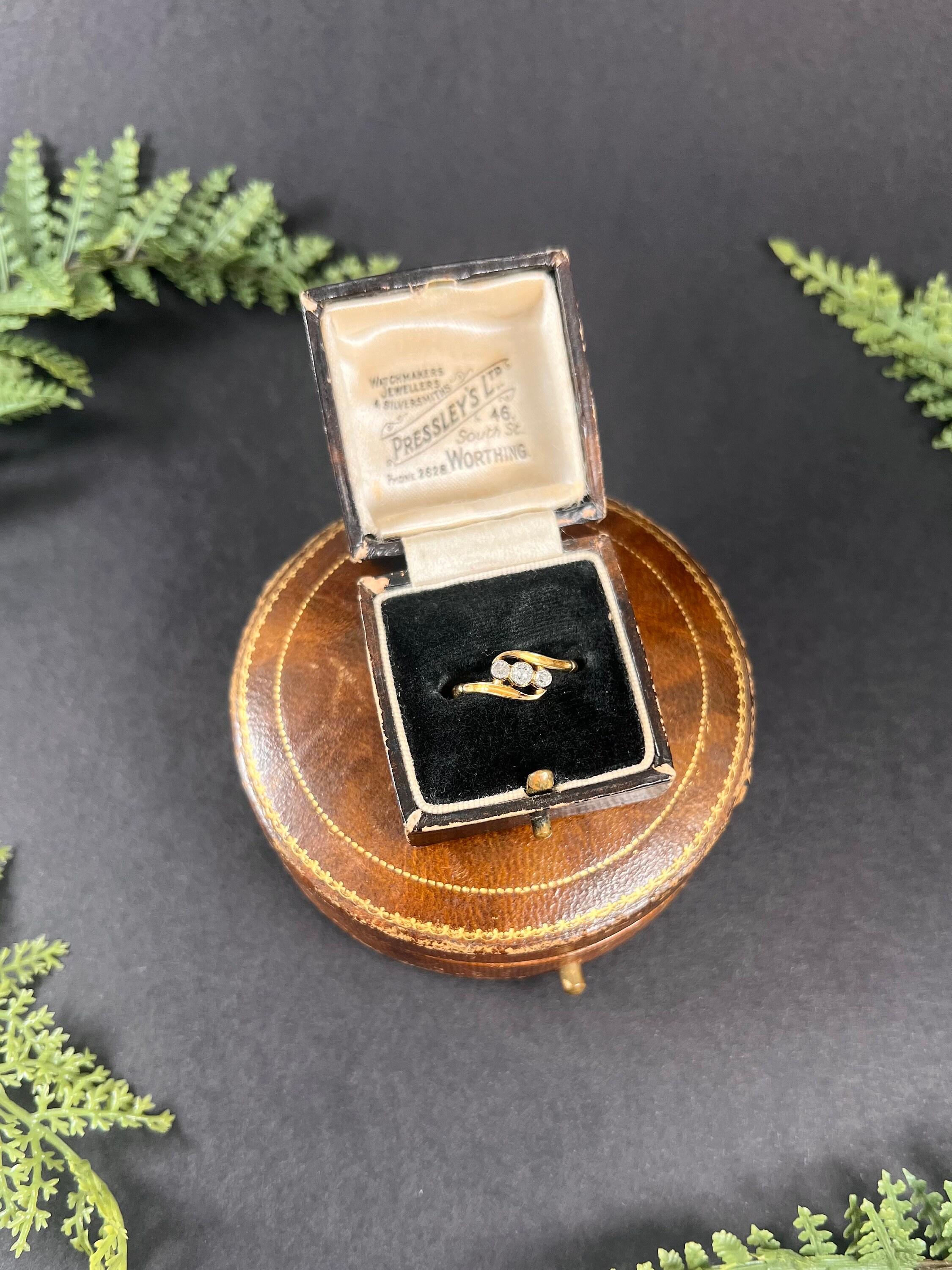 Antique 18ct Gold & Platinum, Art Nouveau Three Stone Crossover Diamond Ring 5