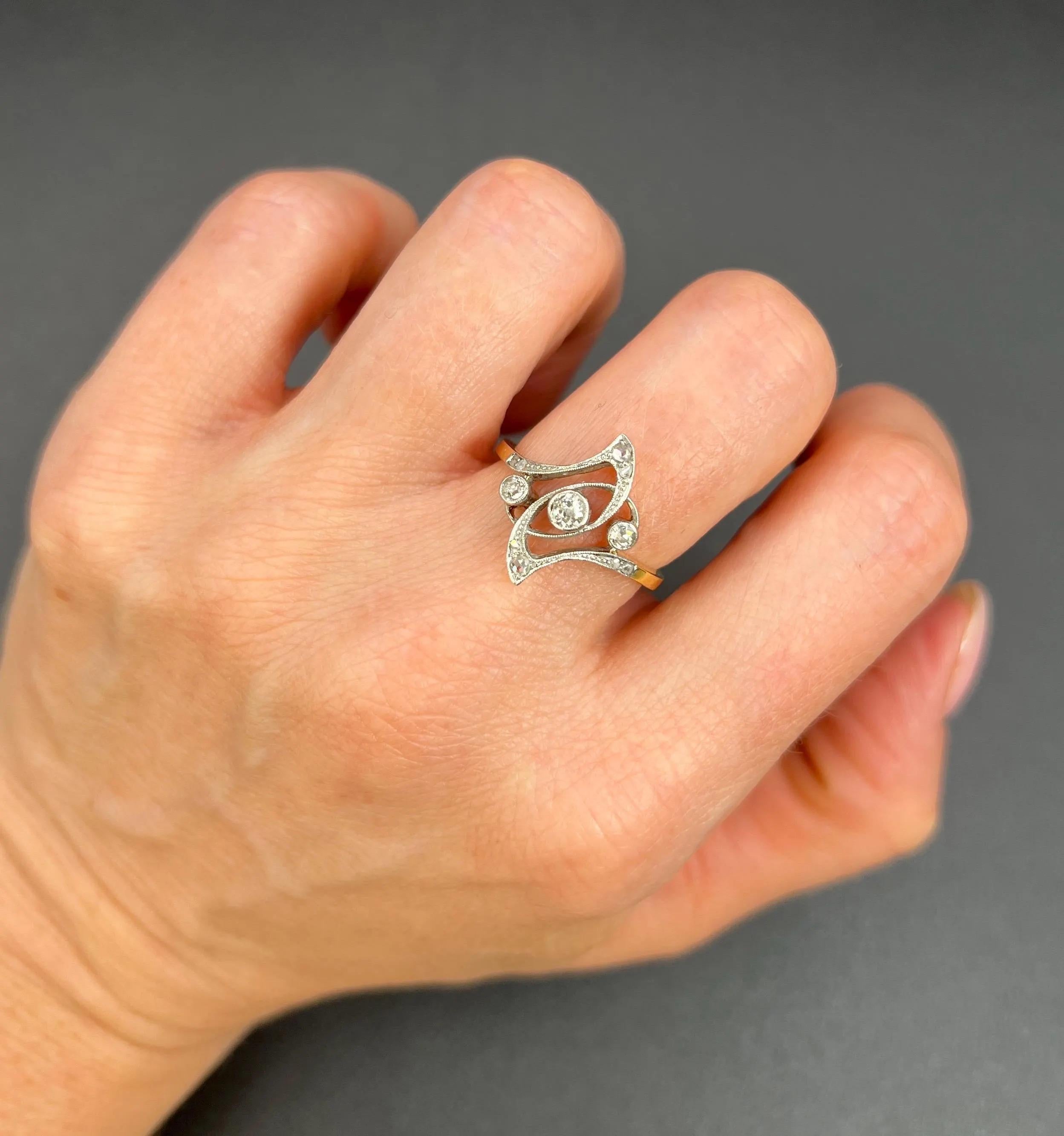 Anello antico in oro e platino 18ct, anello Belle Époque con diamanti, anello con tre pietre in vendita 5