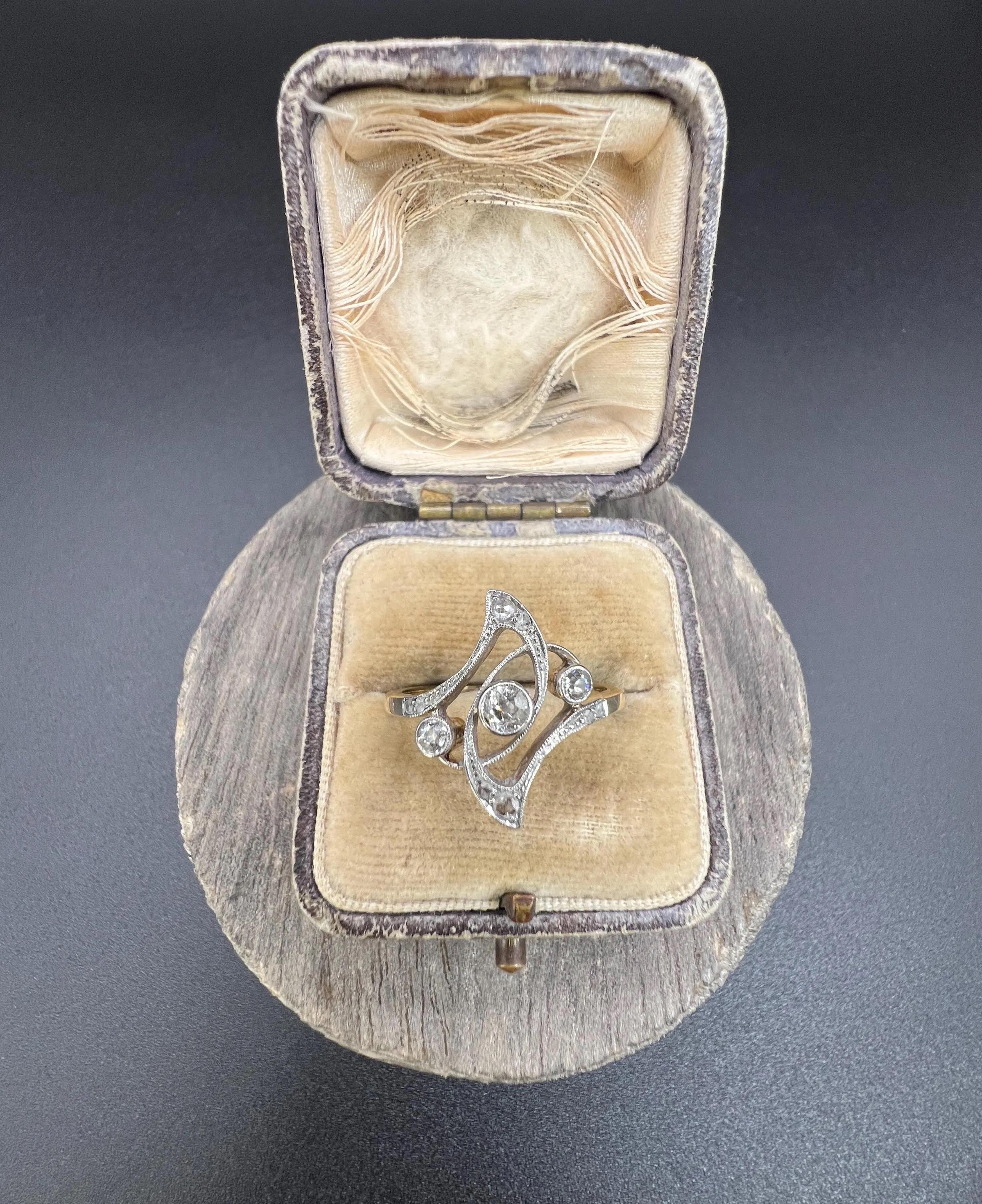 da uomo o donna Anello antico in oro e platino 18ct, anello Belle Époque con diamanti, anello con tre pietre in vendita