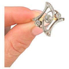 Antiguo Anillo Belle Époque de Oro y Platino de 18 ct, Diamantes, Anillo de Tres Piedras