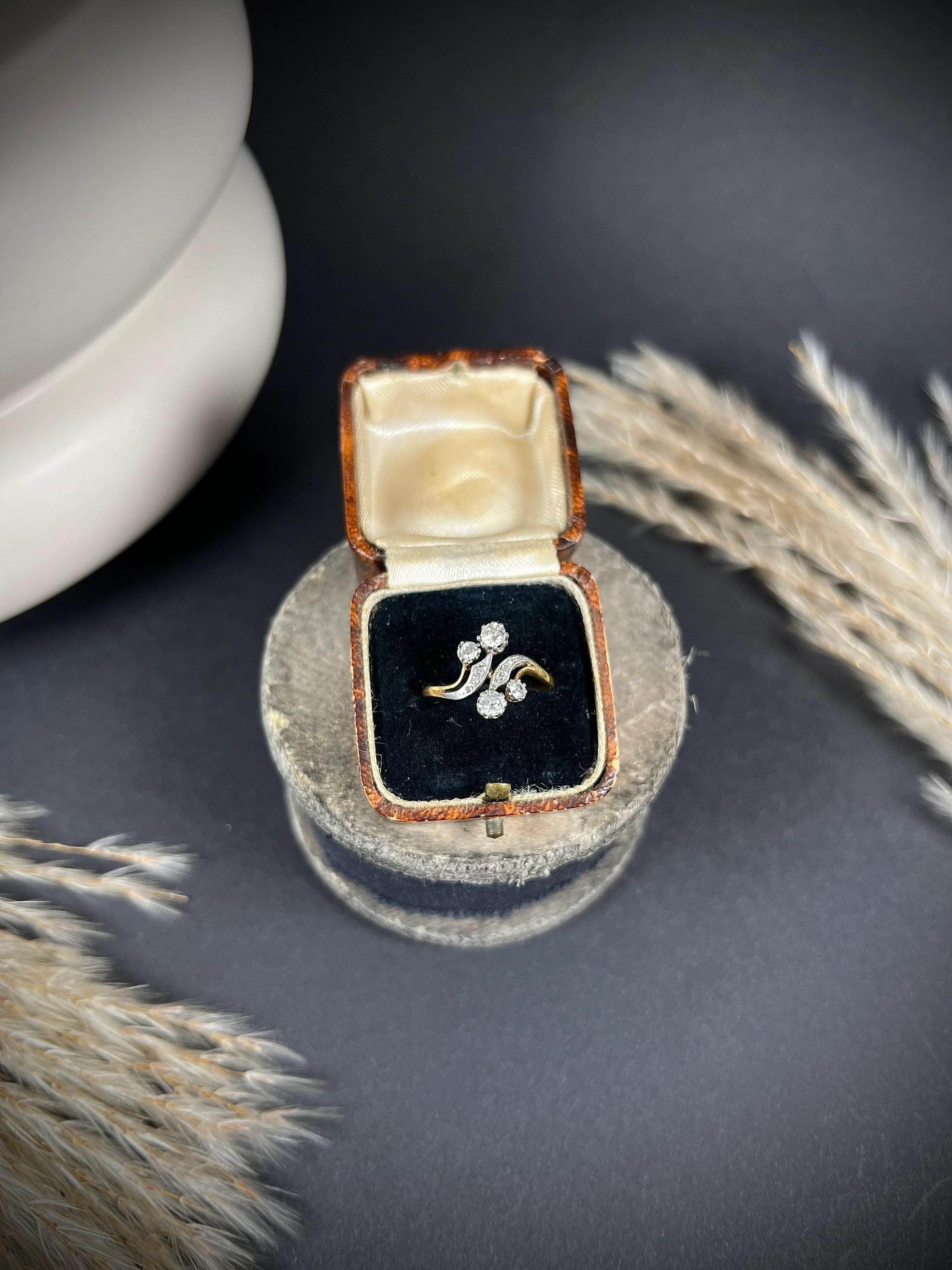 Antique 18ct Gold & Platinum Diamond Belle Époque Ring, Toi et Moi Ring For Sale 1