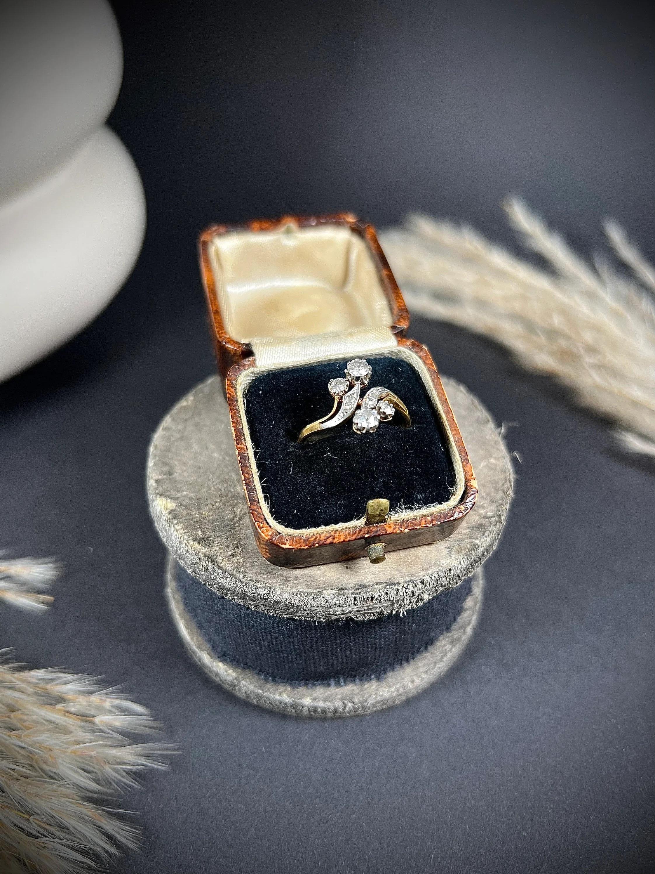 Antique 18ct Gold & Platinum Diamond Belle Époque Ring, Toi et Moi Ring For Sale 4