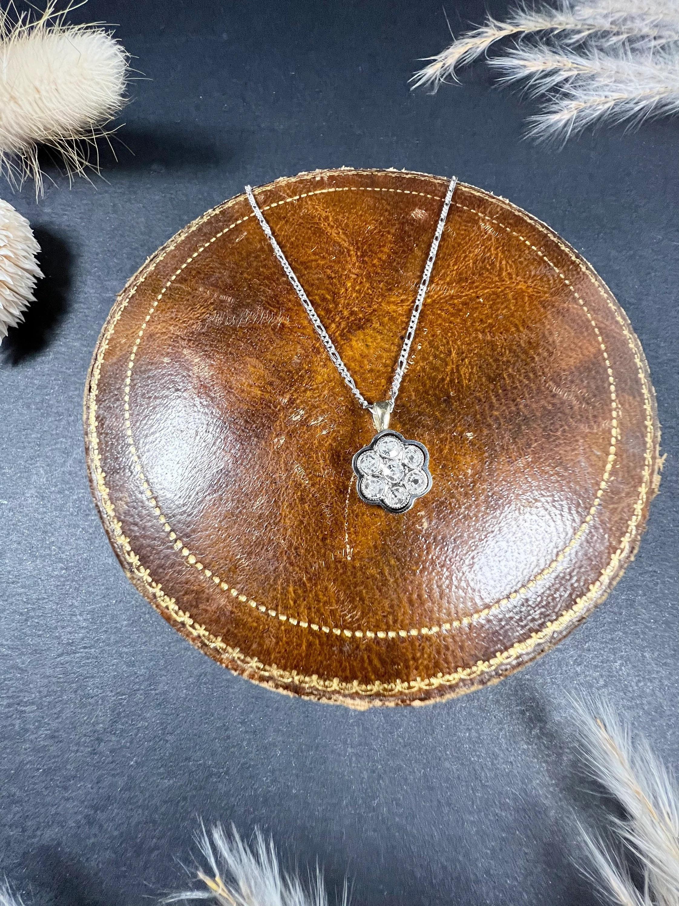 Antique 18ct Gold & Platinum Diamond Daisy Pendant Necklace For Sale 4