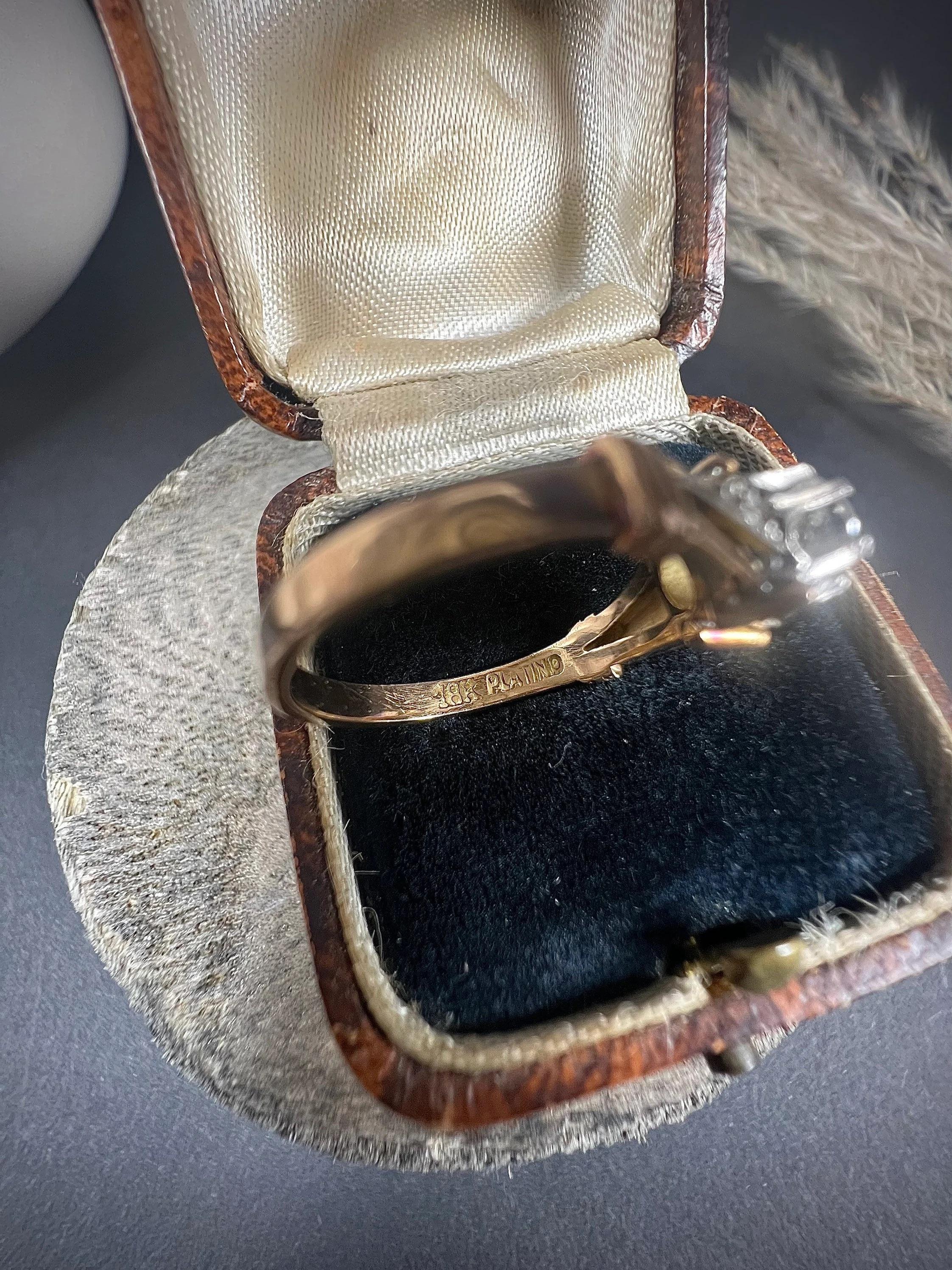 Antiker Verlobungsring aus 18 Karat Gold und Platin mit Diamanten im Angebot 6