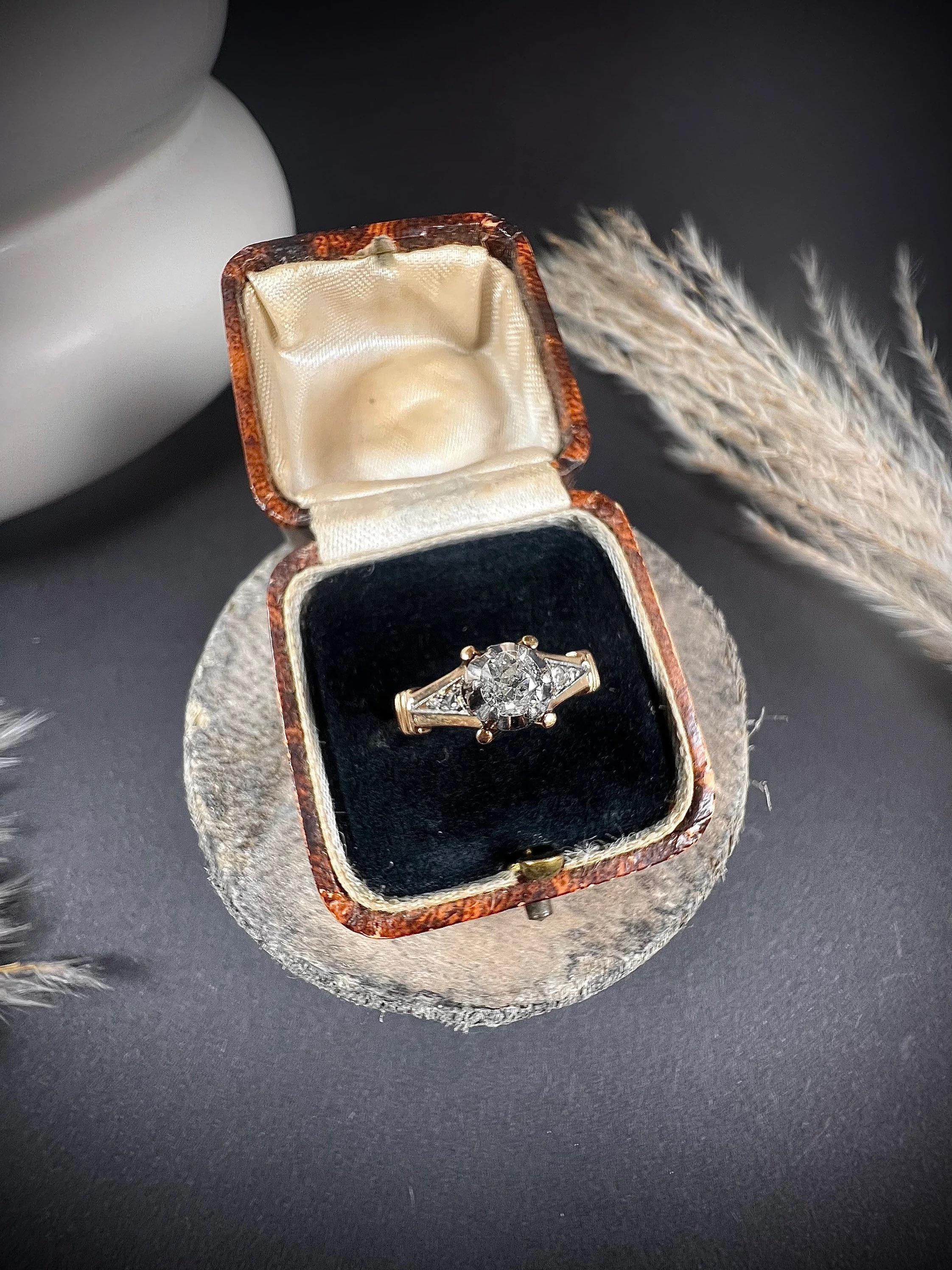 Antiker Verlobungsring aus 18 Karat Gold und Platin mit Diamanten im Zustand „Gut“ im Angebot in Brighton, GB