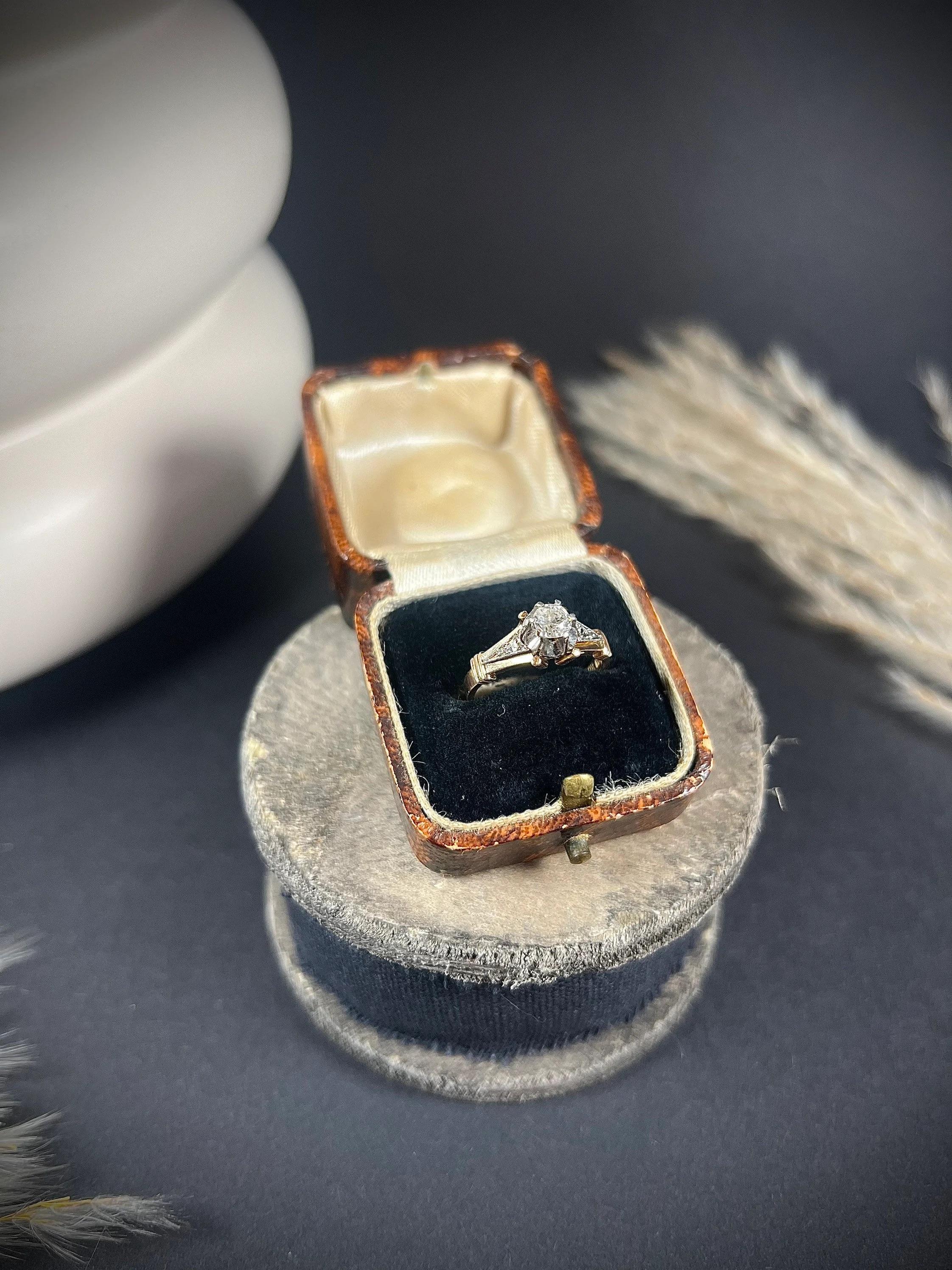 Antiker Verlobungsring aus 18 Karat Gold und Platin mit Diamanten im Angebot 1