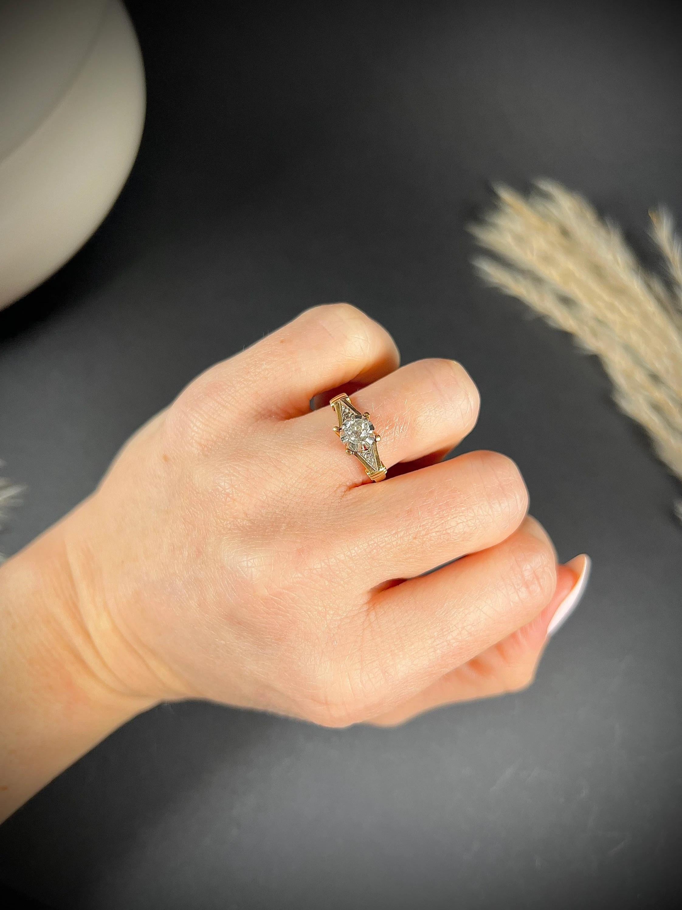 Antiker Verlobungsring aus 18 Karat Gold und Platin mit Diamanten im Angebot 2