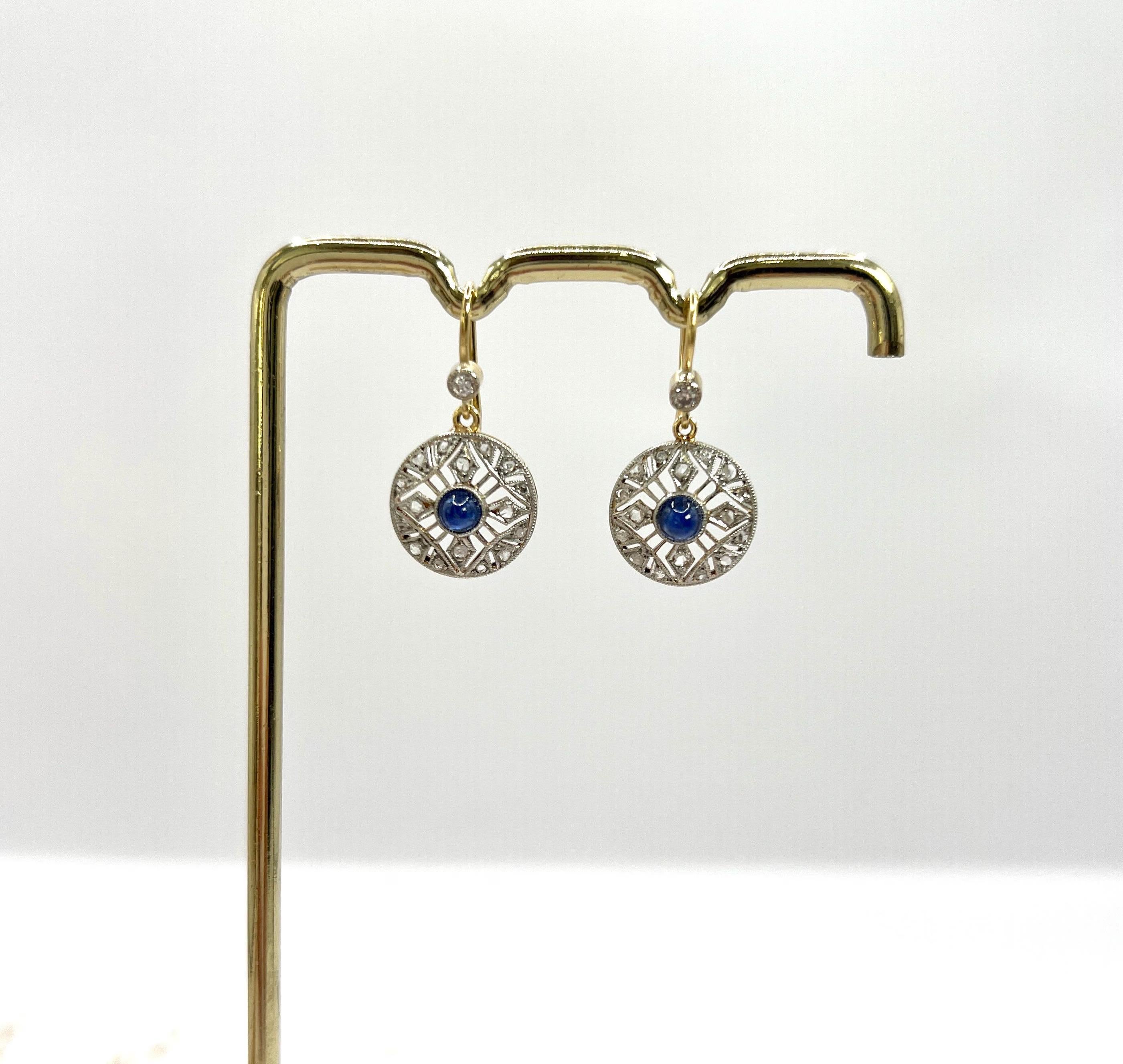 Boucles d'oreilles anciennes en or 18ct et platine, saphir cabochon et diamant de style édouardien Unisexe en vente