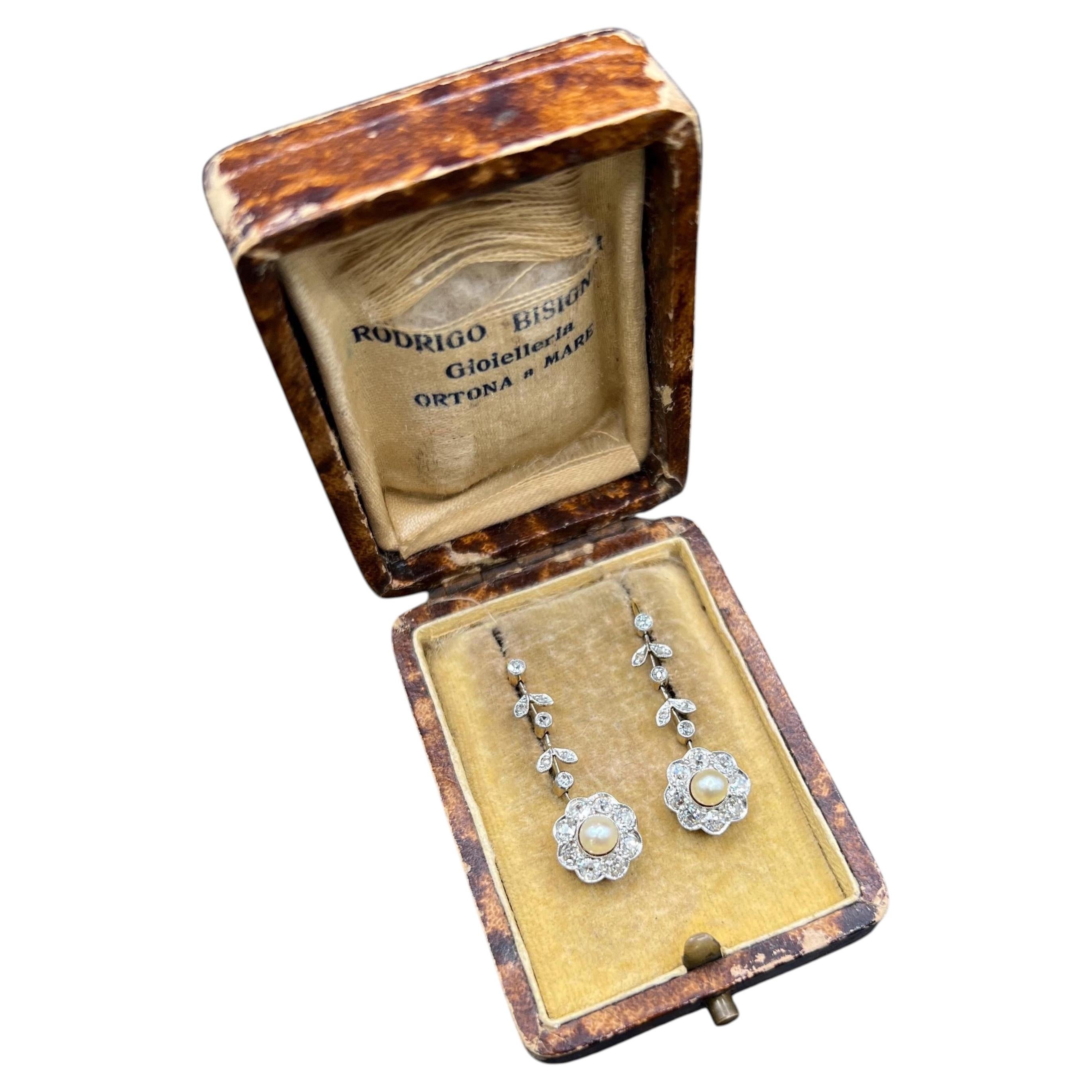 How do you identify vintage jewelry?