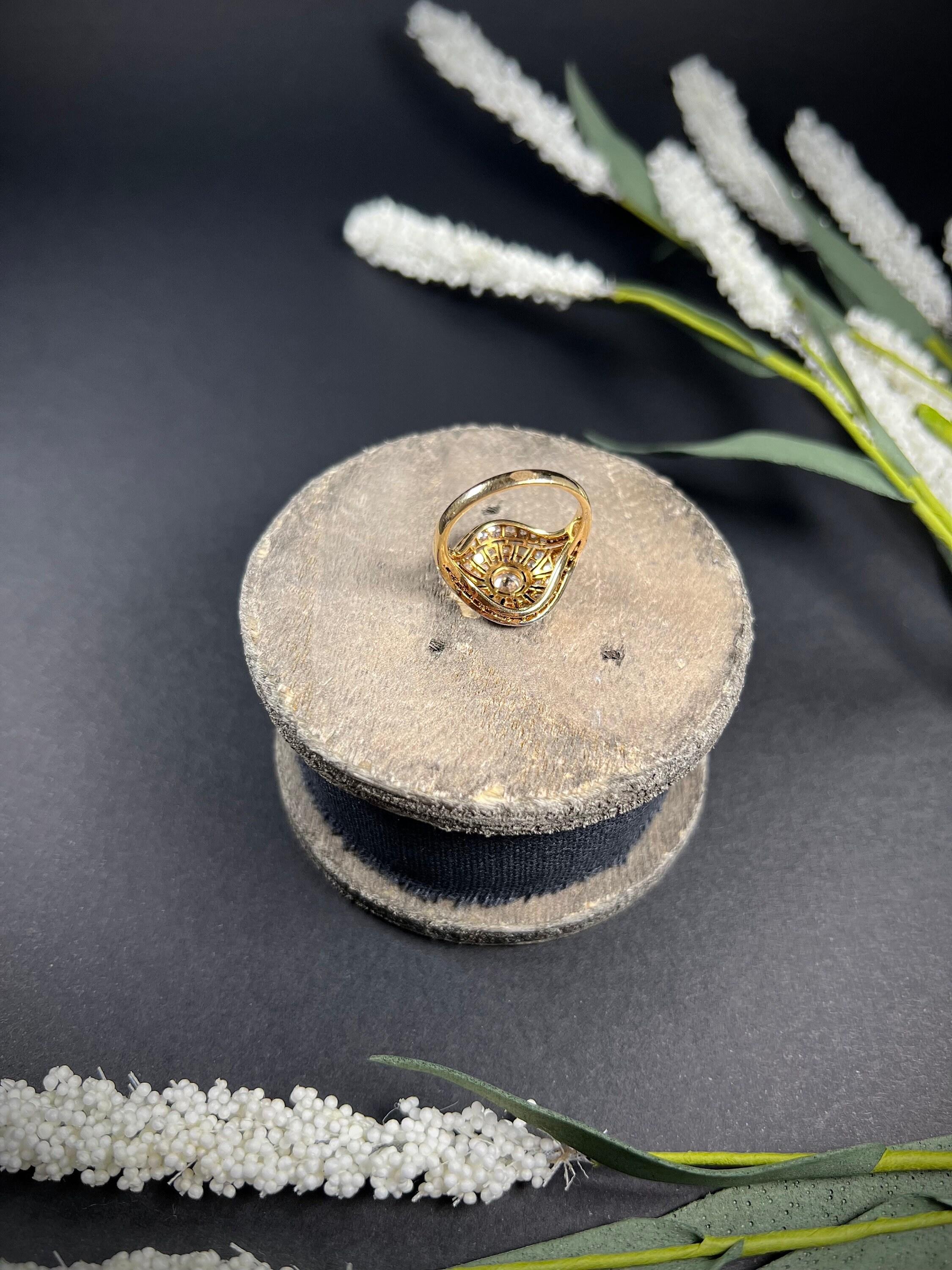 Antique 18ct Gold & Platinum Edwardian Diamond Bombe Ring In Good Condition For Sale In Brighton, GB