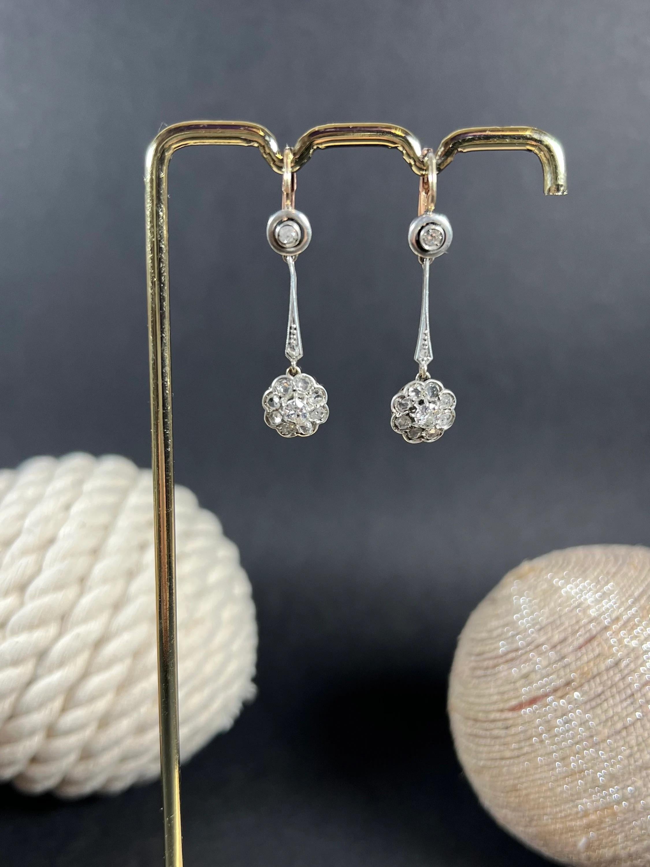 Antike Gänseblümchen-Cluster-Tropfen-Ohrringe aus 18 Karat Gold & Platin, edwardianische Diamanten im Angebot 2
