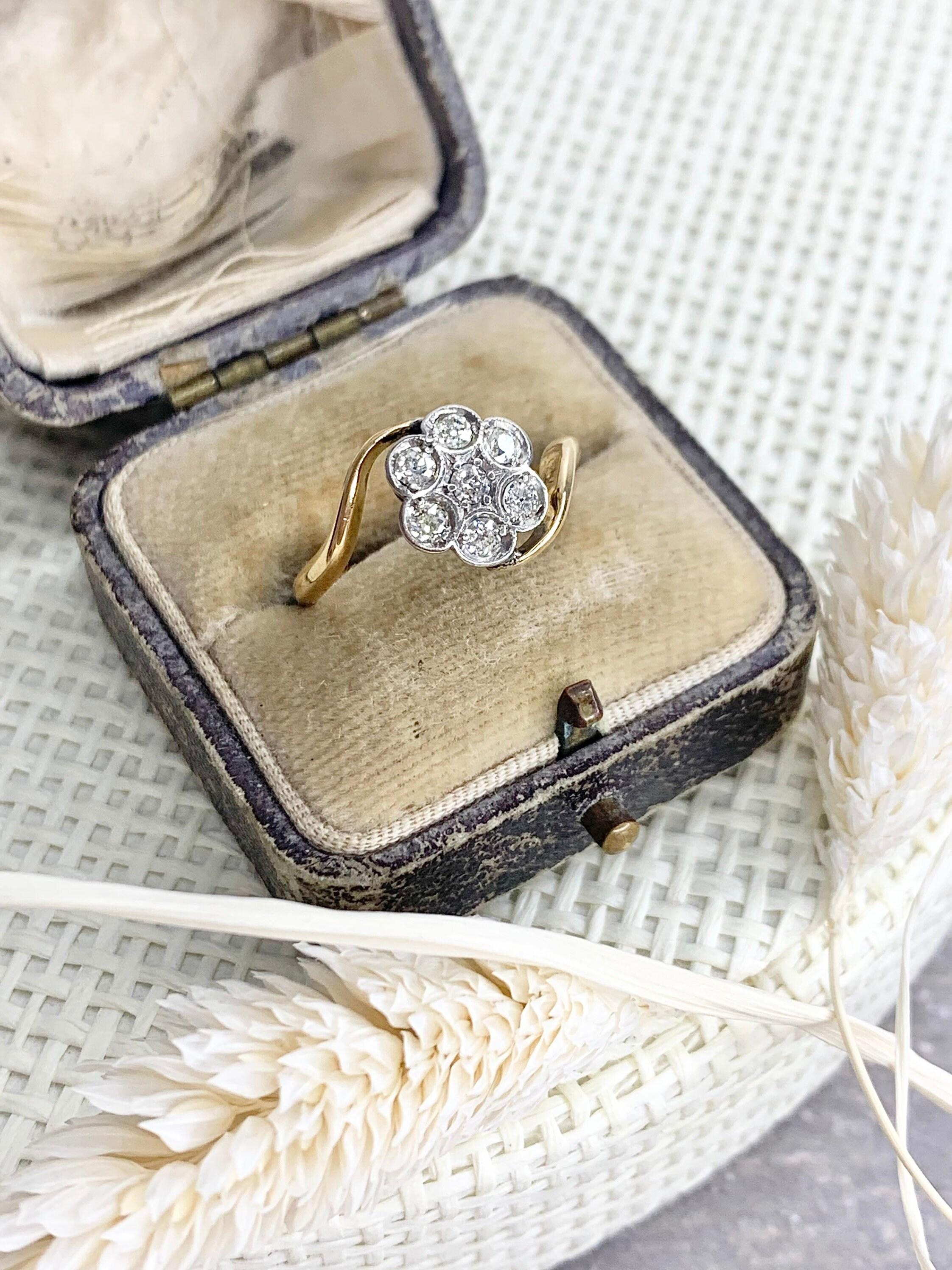 Women's or Men's Antique 18ct Gold & Platinum Edwardian Diamond Daisy Ring