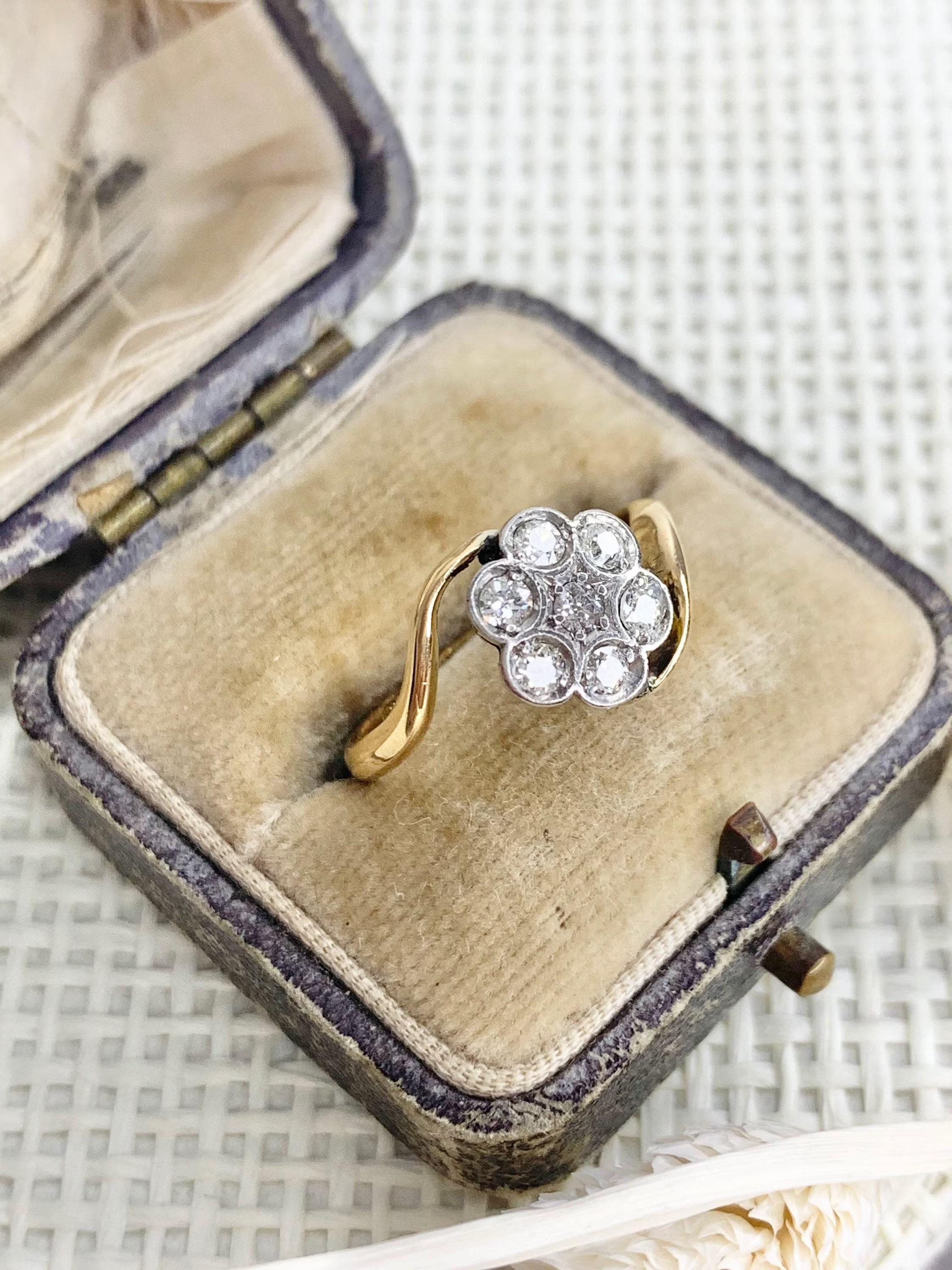 Antique 18ct Gold & Platinum Edwardian Diamond Daisy Ring 2