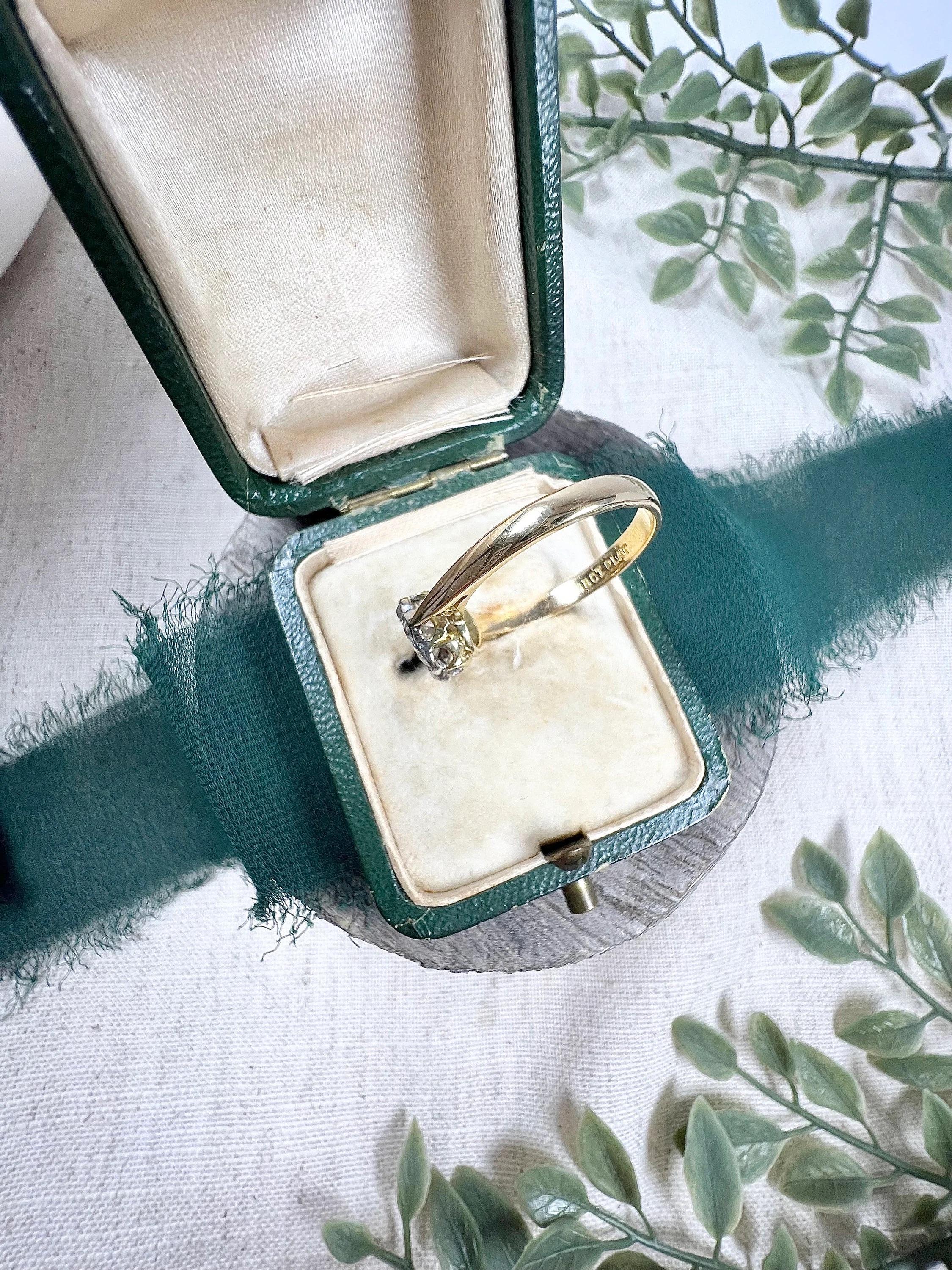 Antique 18ct Gold & Platinum Edwardian Diamond Daisy Ring For Sale 3