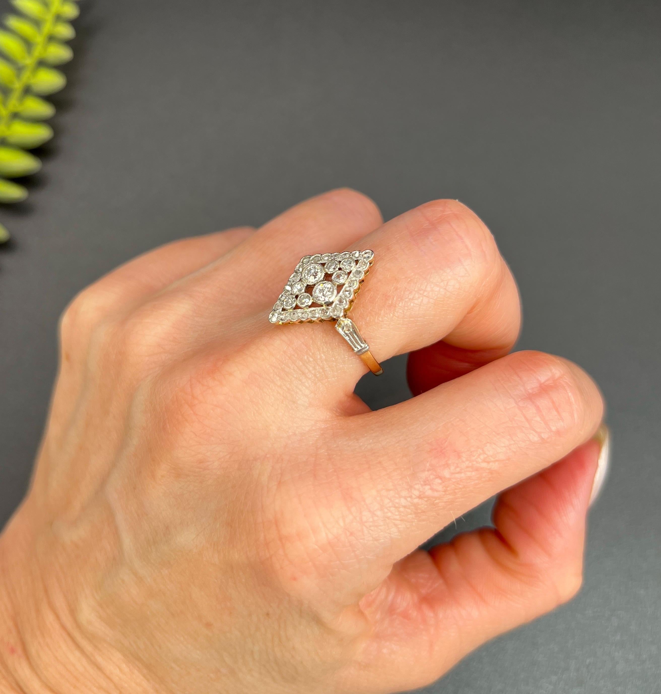 Édouardien Bague ancienne en or 18 carats et platine, diamant édouardien en forme de marquise/navette en vente