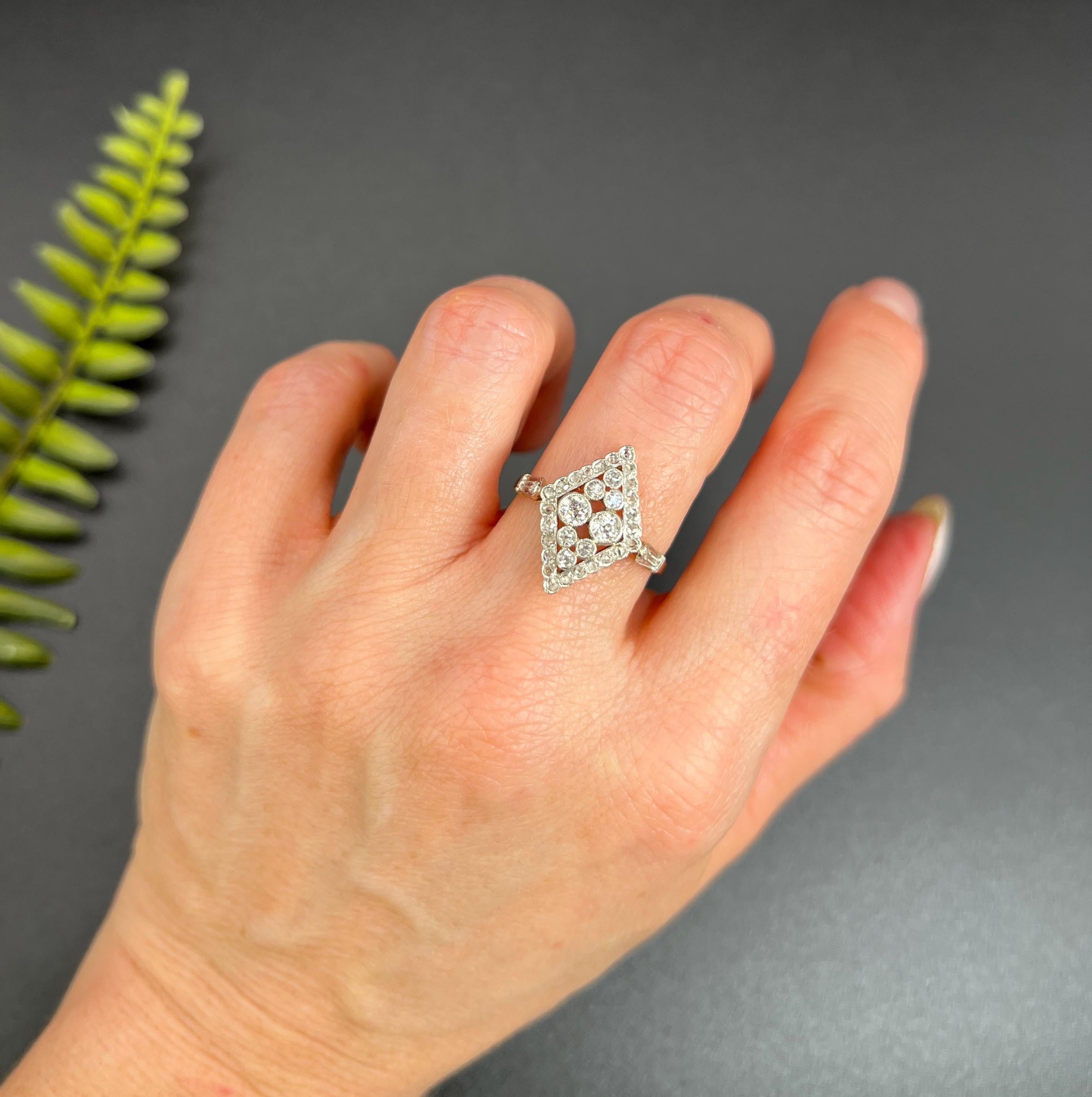 Bague ancienne en or 18 carats et platine, diamant édouardien en forme de marquise/navette Bon état - En vente à Brighton, GB