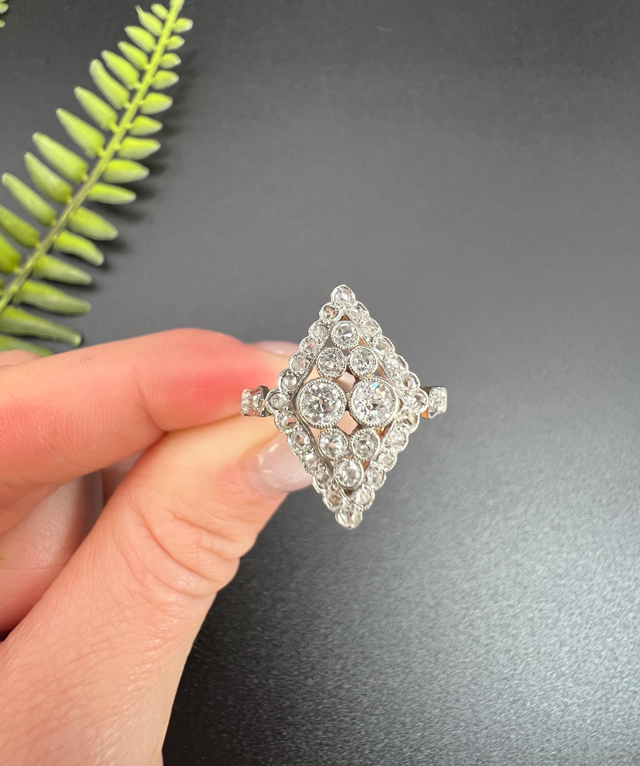 Bague ancienne en or 18 carats et platine, diamant édouardien en forme de marquise/navette Unisexe en vente