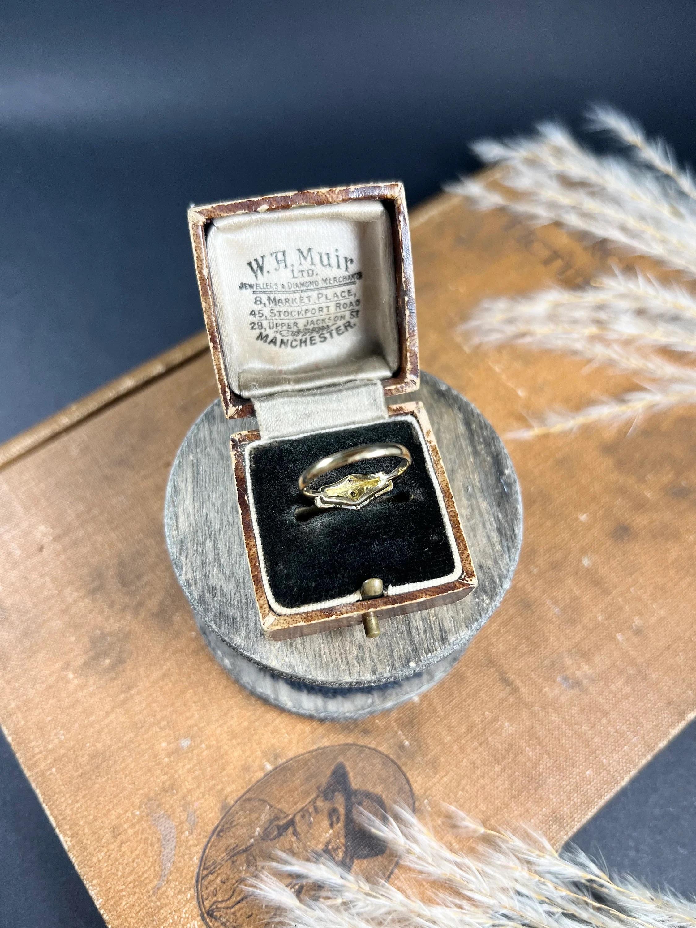 Antique 18ct Gold & Platinum Edwardian Diamond Ring In Good Condition For Sale In Brighton, GB