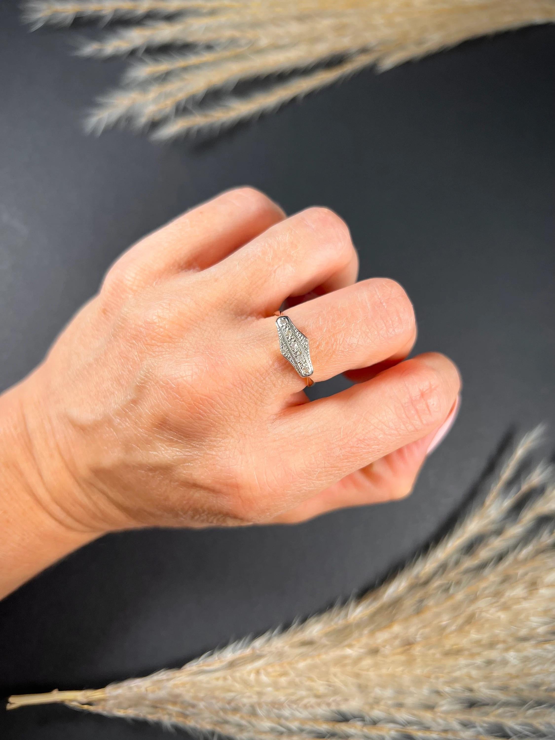 Antique 18ct Gold & Platinum Edwardian Diamond Ring For Sale 2
