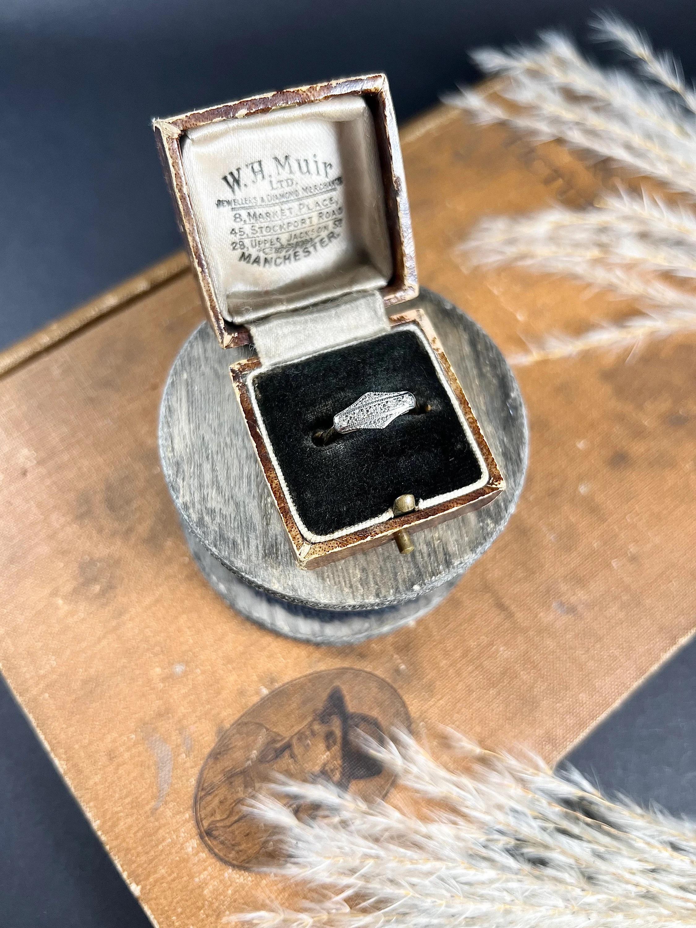 Antique 18ct Gold & Platinum Edwardian Diamond Ring For Sale 4