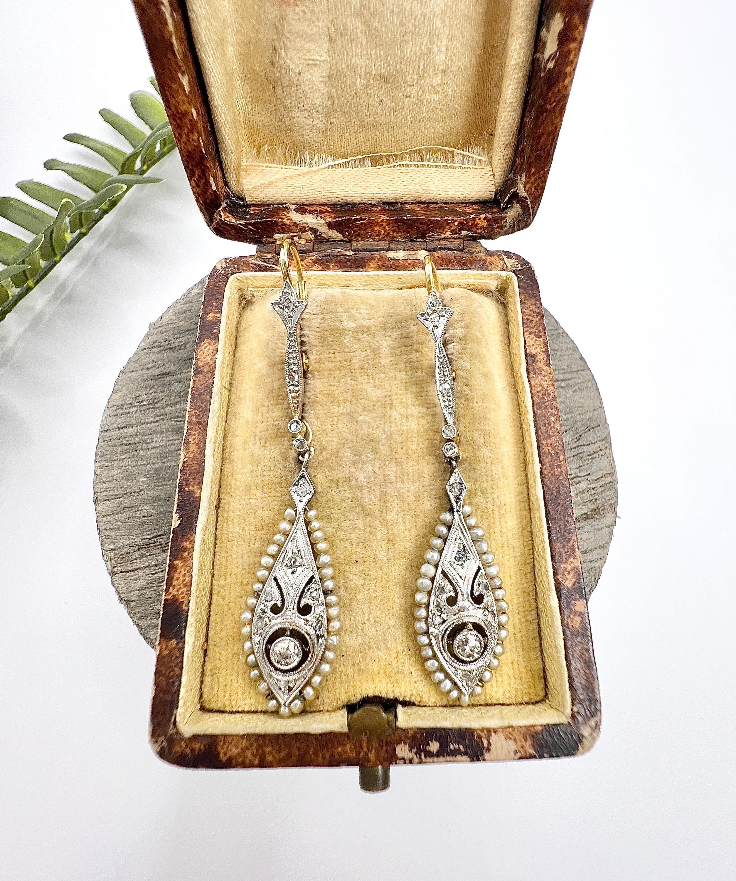 Antique 18ct Gold & Platinum, Edwardian Diamond & Seed Pearl Dangle Earrings In Good Condition For Sale In Brighton, GB