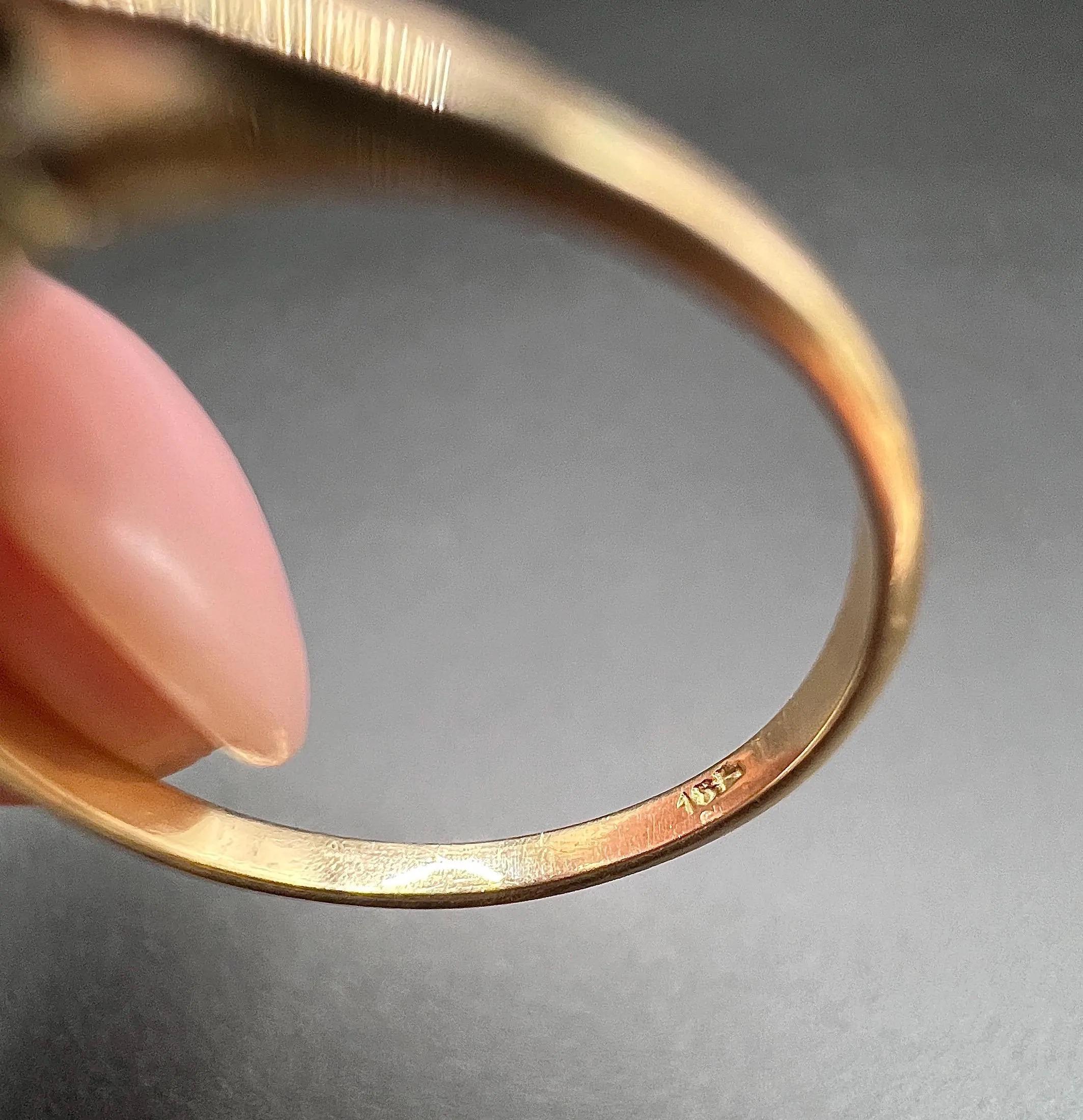 Bague ancienne en or 18ct et platine de style édouardien à trois pierres en forme de Navette/Marquise et diamants Unisexe en vente